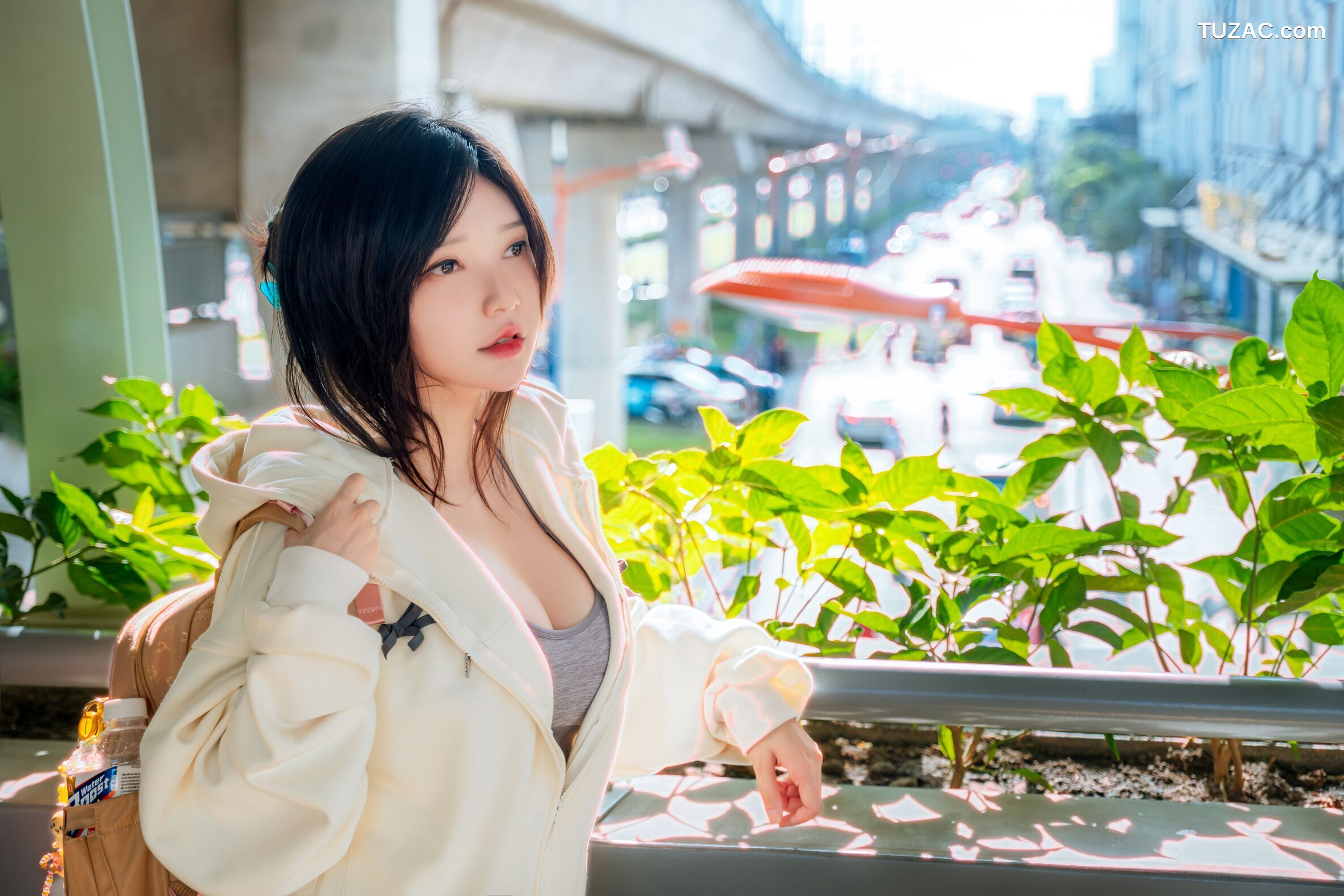 Potato-Godzilla-On-a-Date-at-Metro-Vietnam