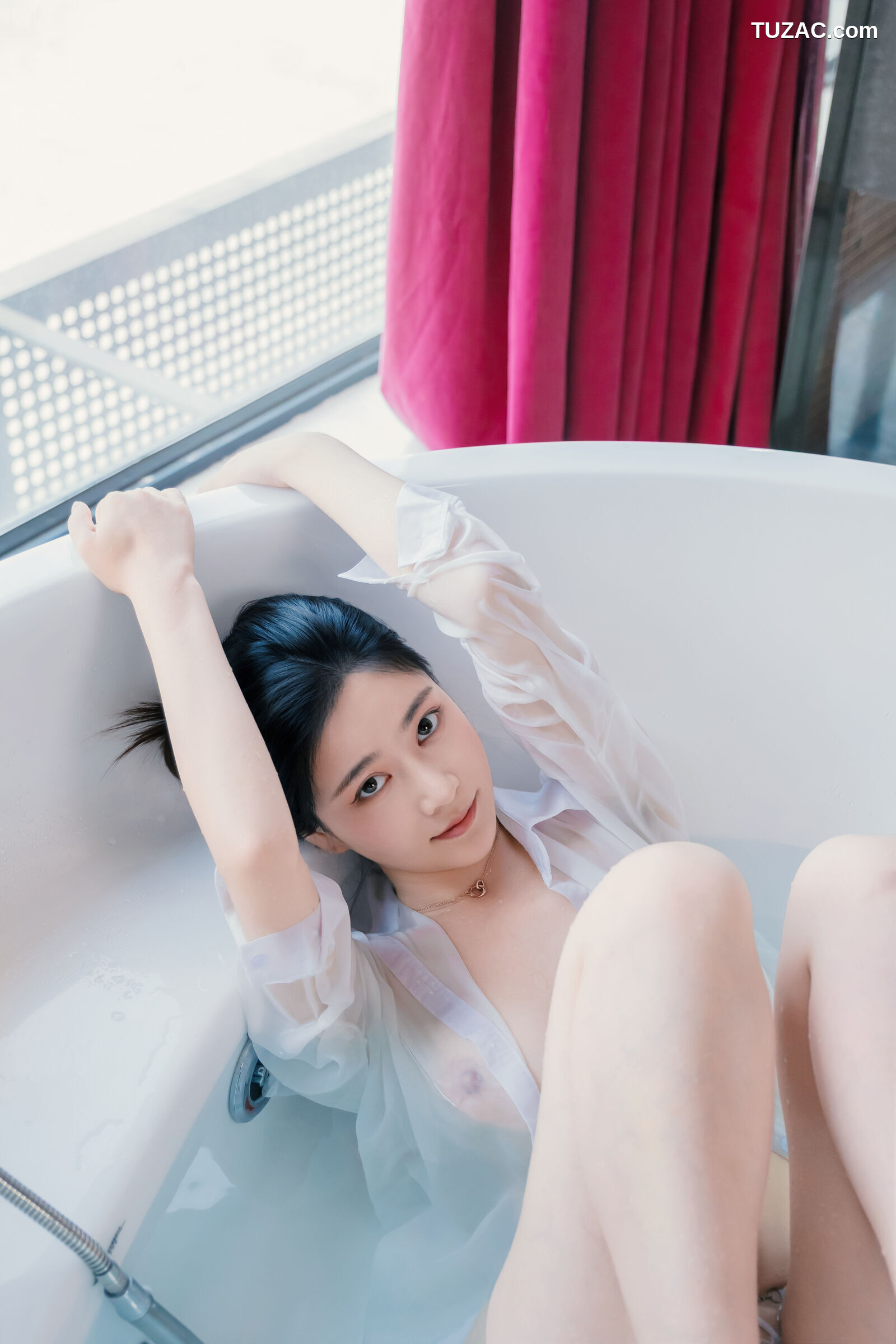 年年-浴女