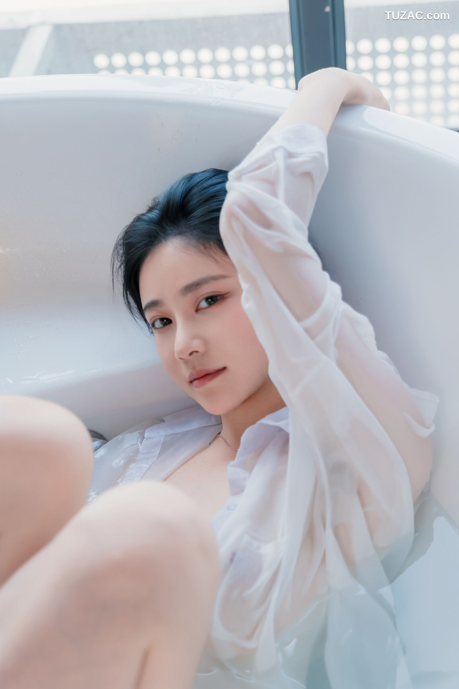 年年-浴女
