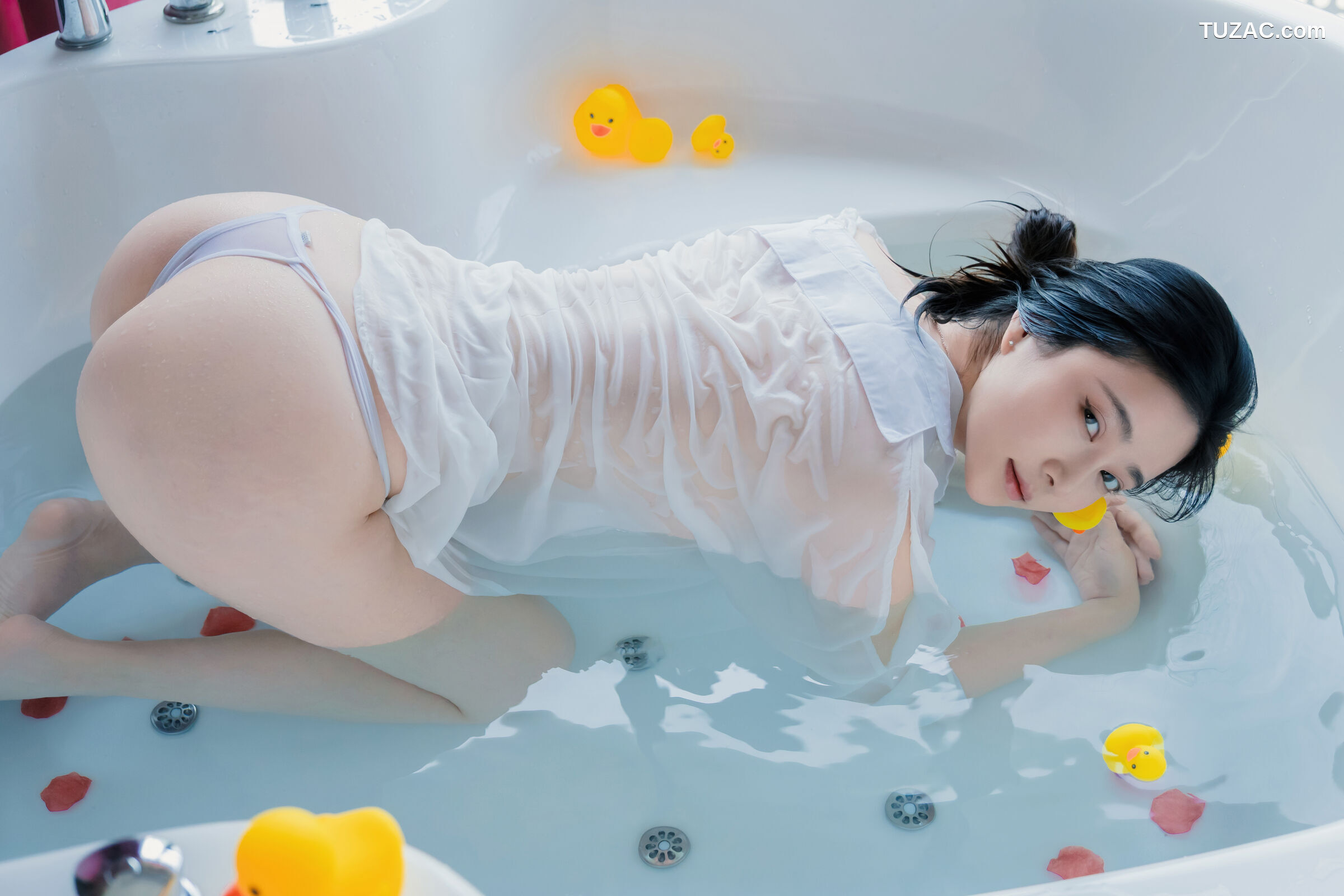 年年-浴女
