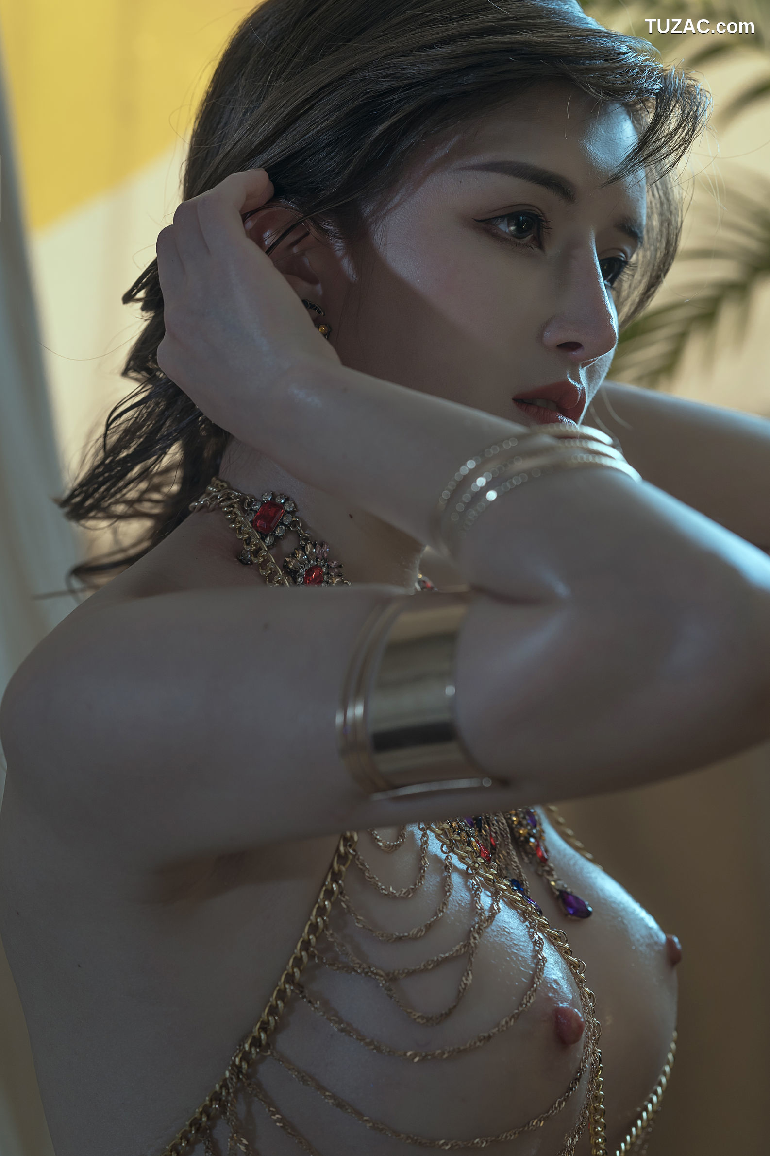 鹿八岁-异域少女