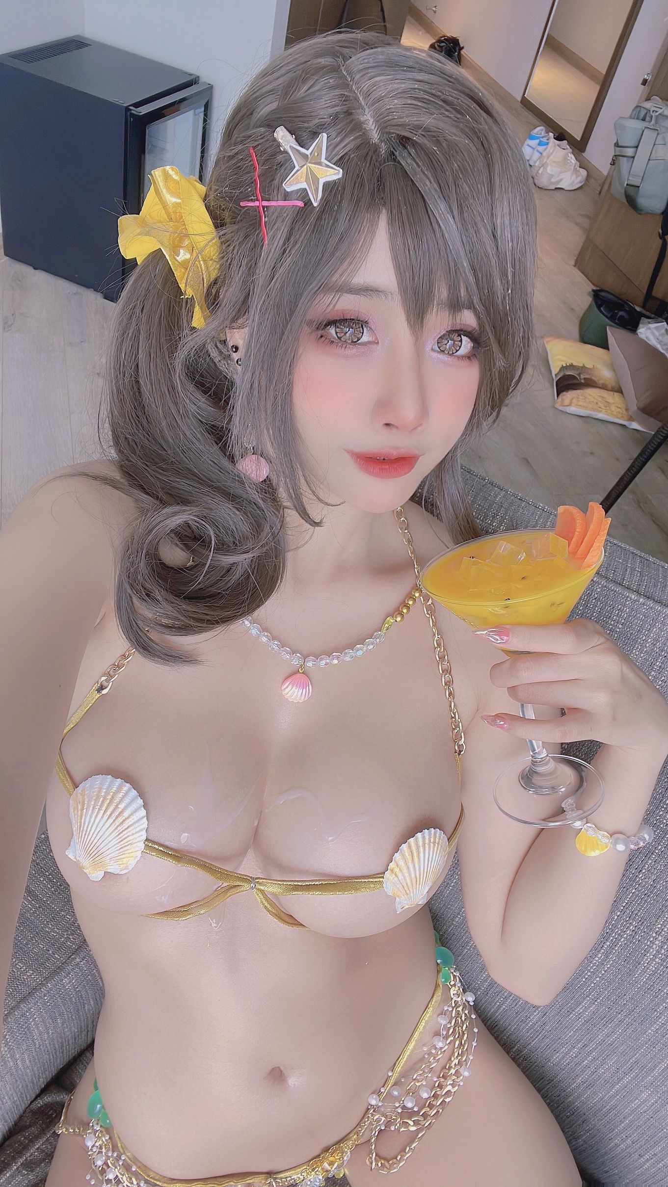 Byoru-Misaki-seashell-bikini