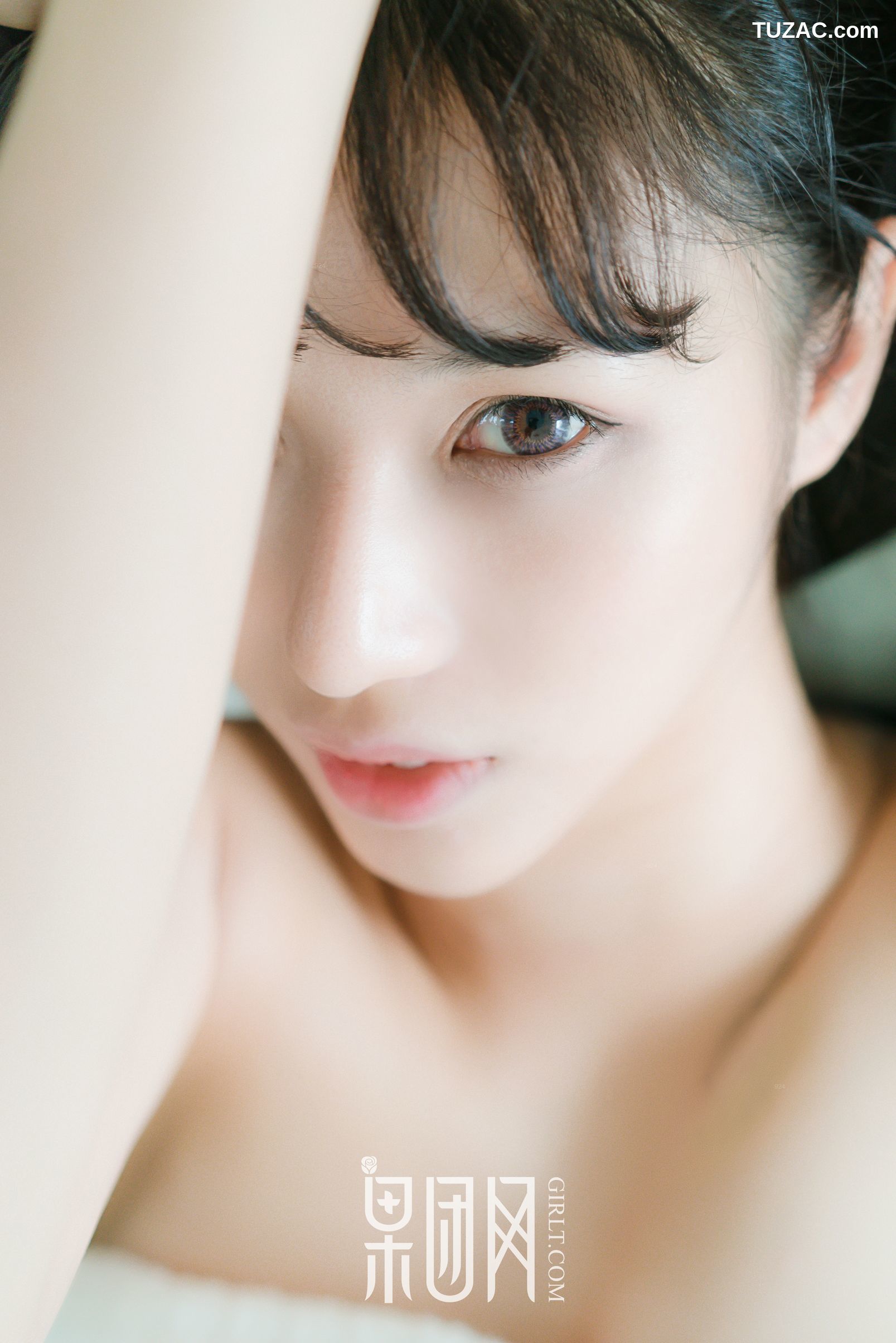 GIRLT果团网-047-宓兔兔er-日系学生装-香肩翘臀vs裸背美腿