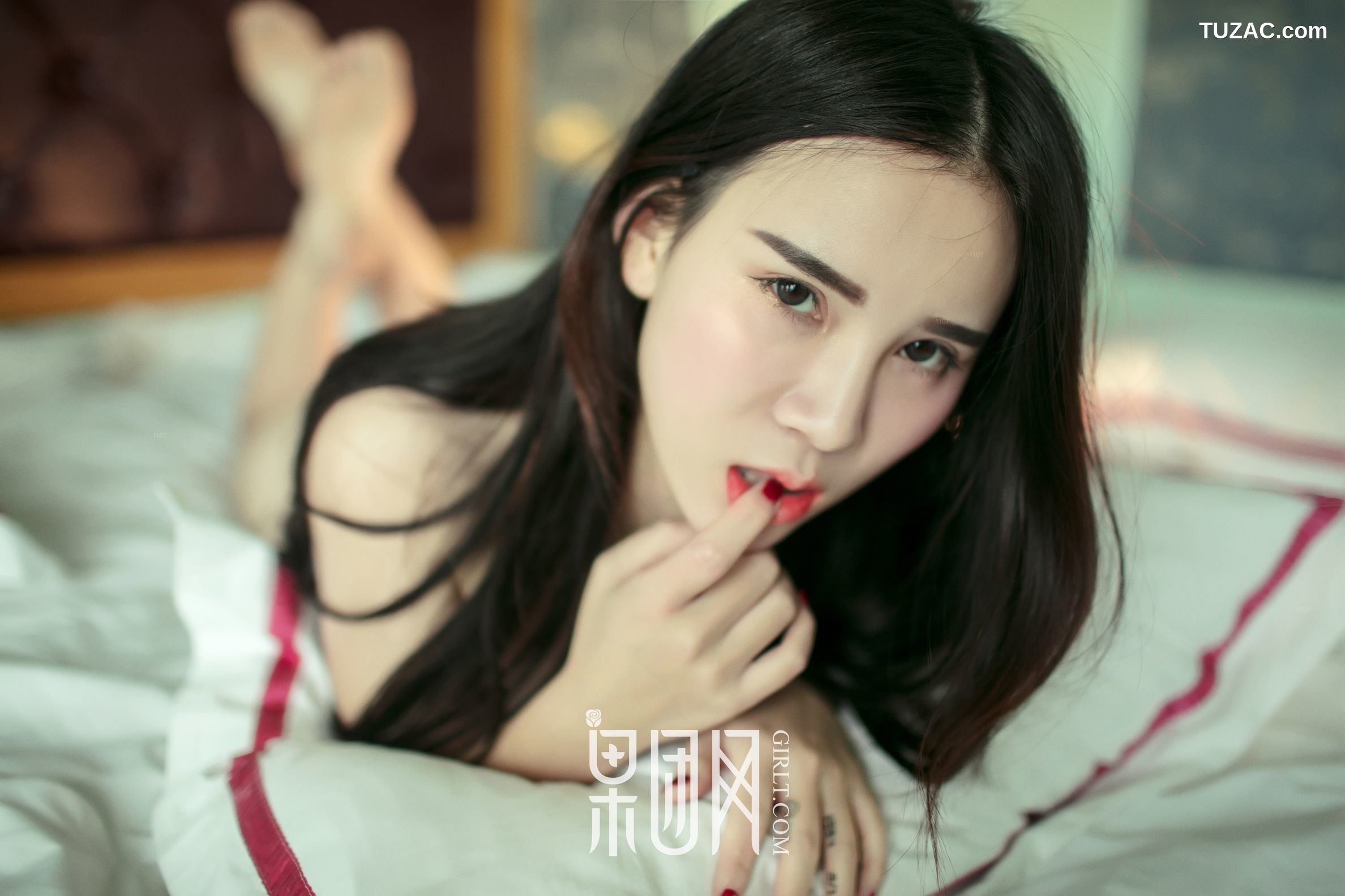 GIRLT果团网-075-万万-硬朗御姐真空上阵大秀美背-浴缸湿身无比勾魂