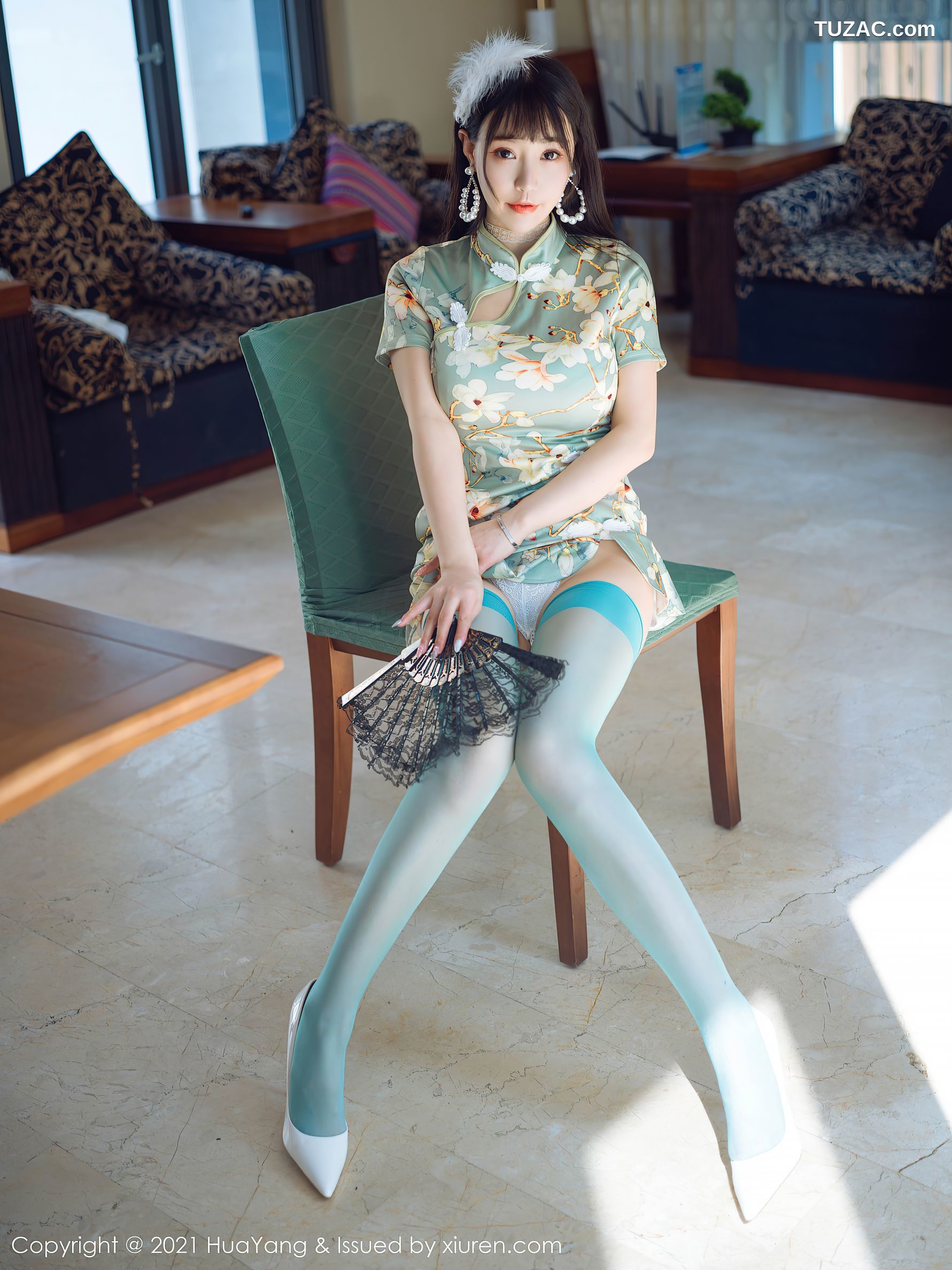 HuaYang花漾-390-朱可儿-蓝绿色旗袍蓝丝袜爆乳