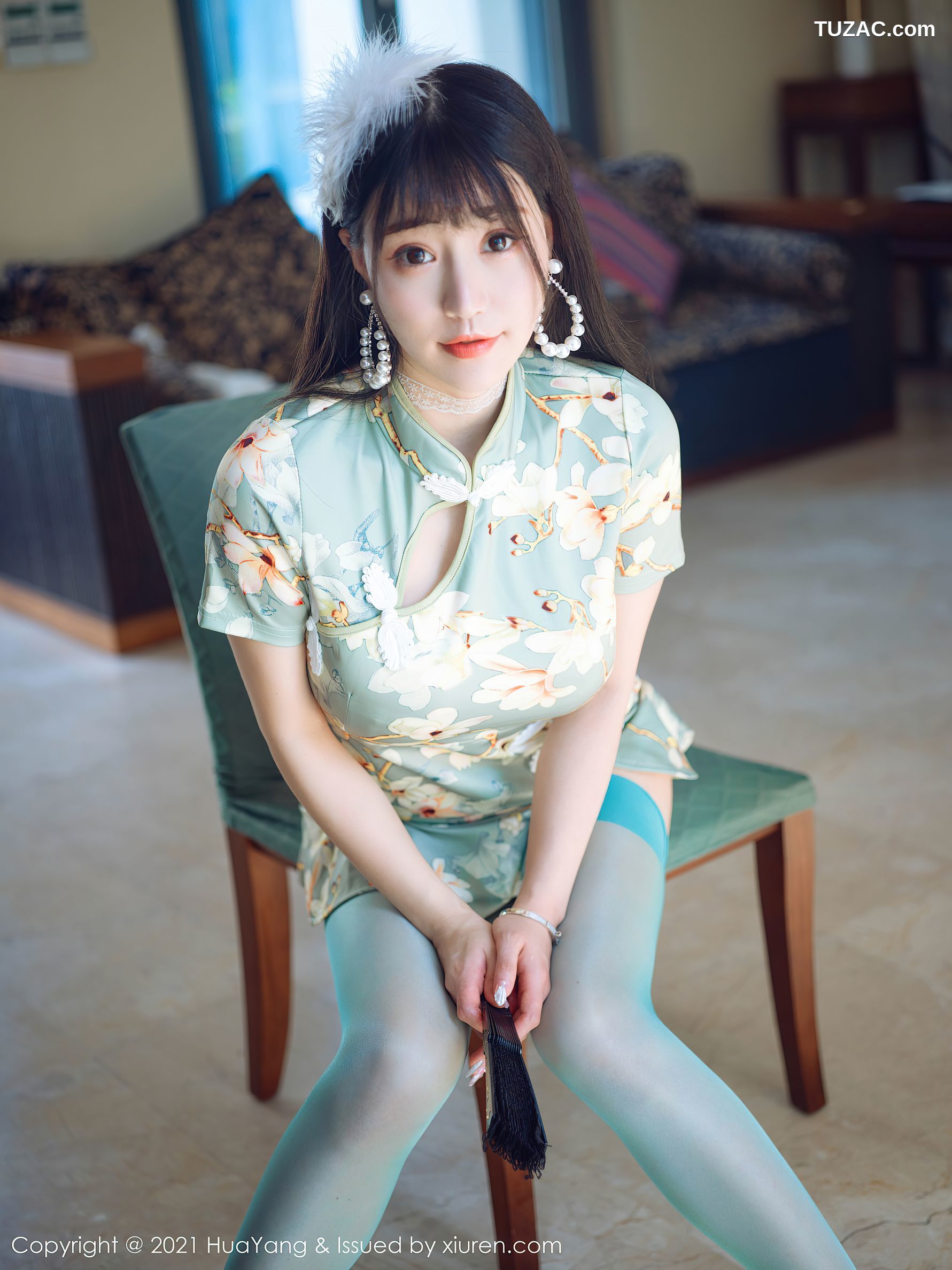 HuaYang花漾-390-朱可儿-蓝绿色旗袍蓝丝袜爆乳