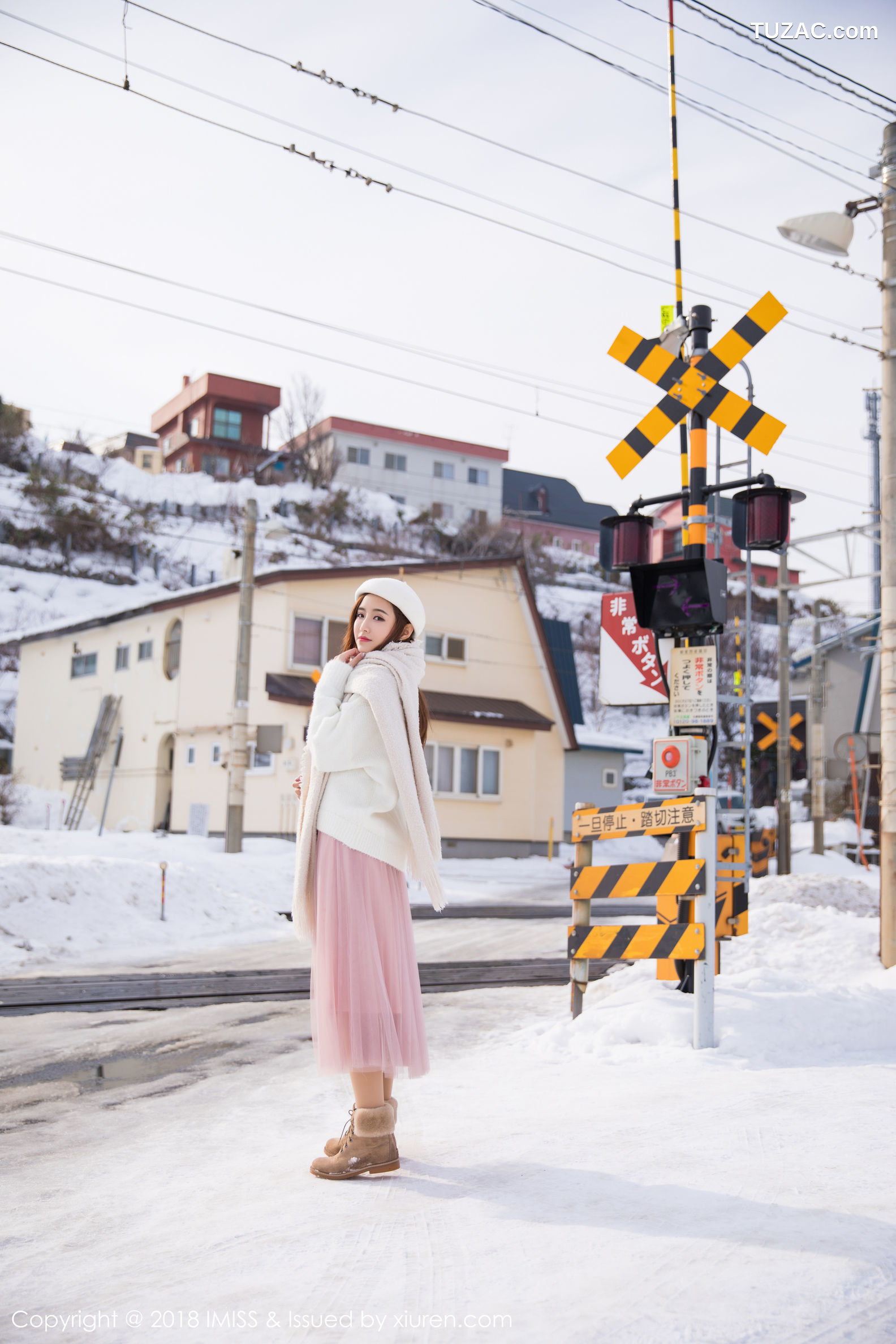 IMiss爱蜜社-253-猫宝-北海道旅拍-酒红色情趣内衣吊带黑丝