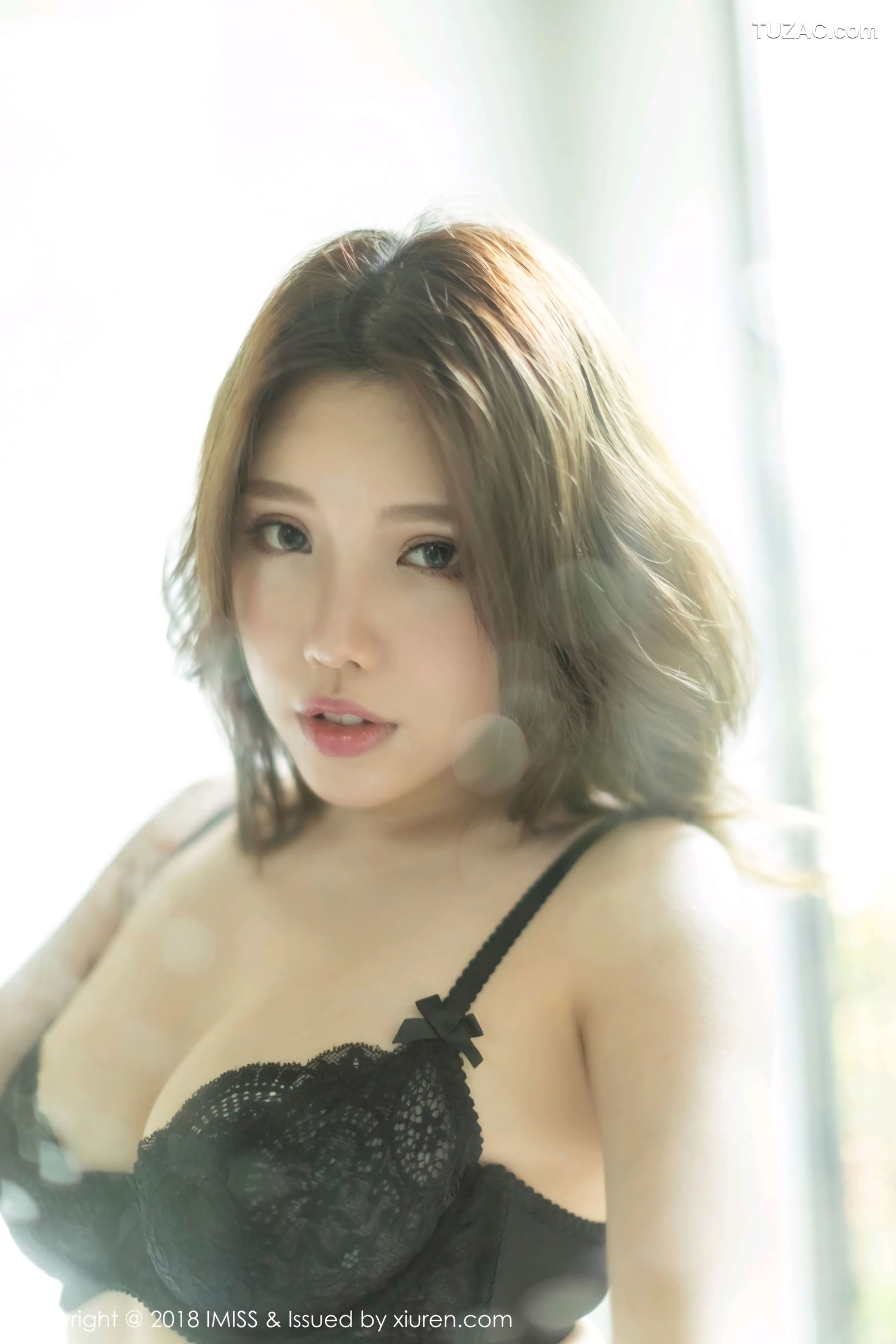 IMiss爱蜜社-303-黄楽然-美胸翘臀丝袜美腿诱惑