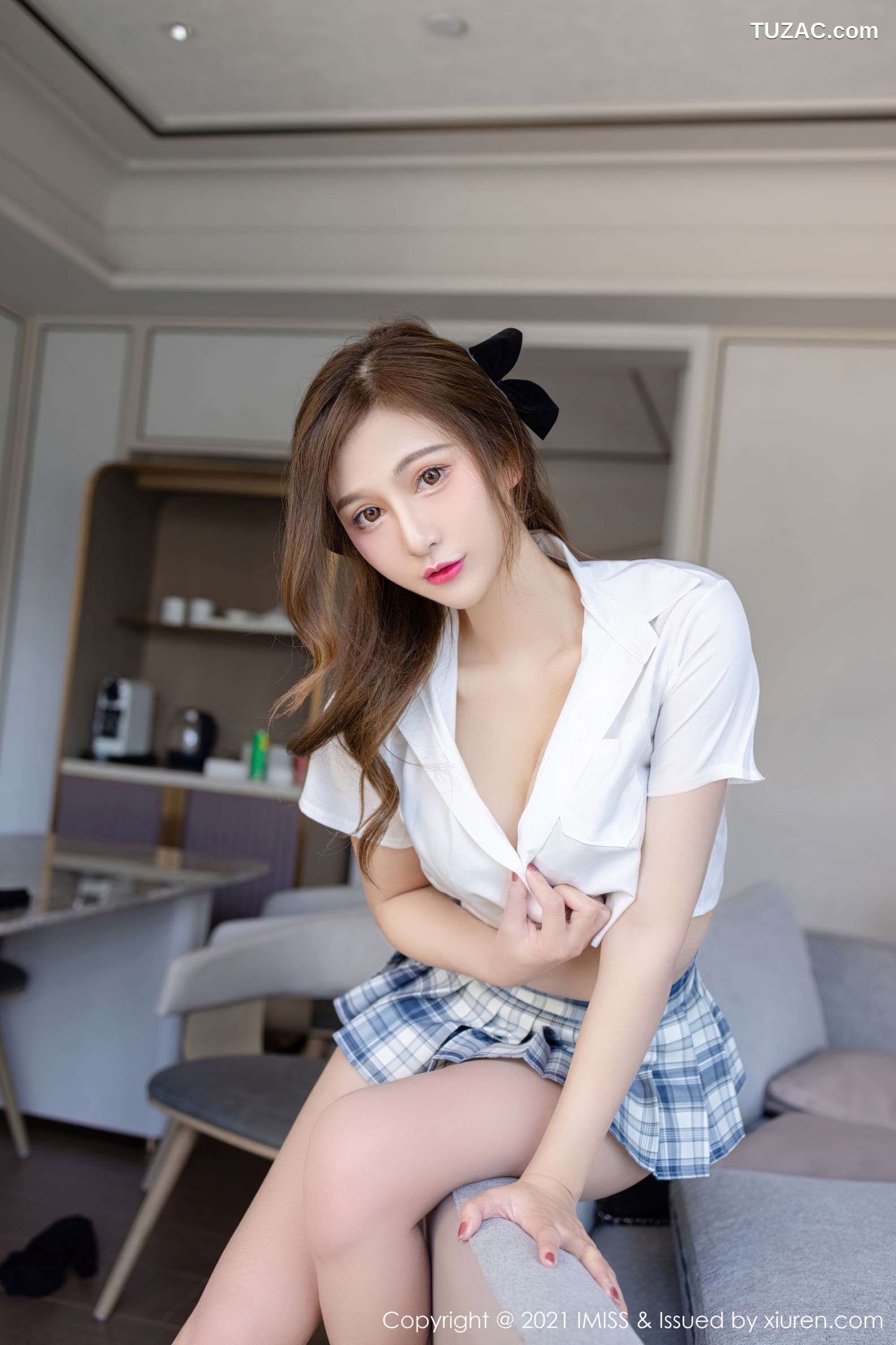 IMiss爱蜜社-543-Lavinia肉肉-白衬衫蓝格短裙学生装黑丝筒袜-2021.01.11