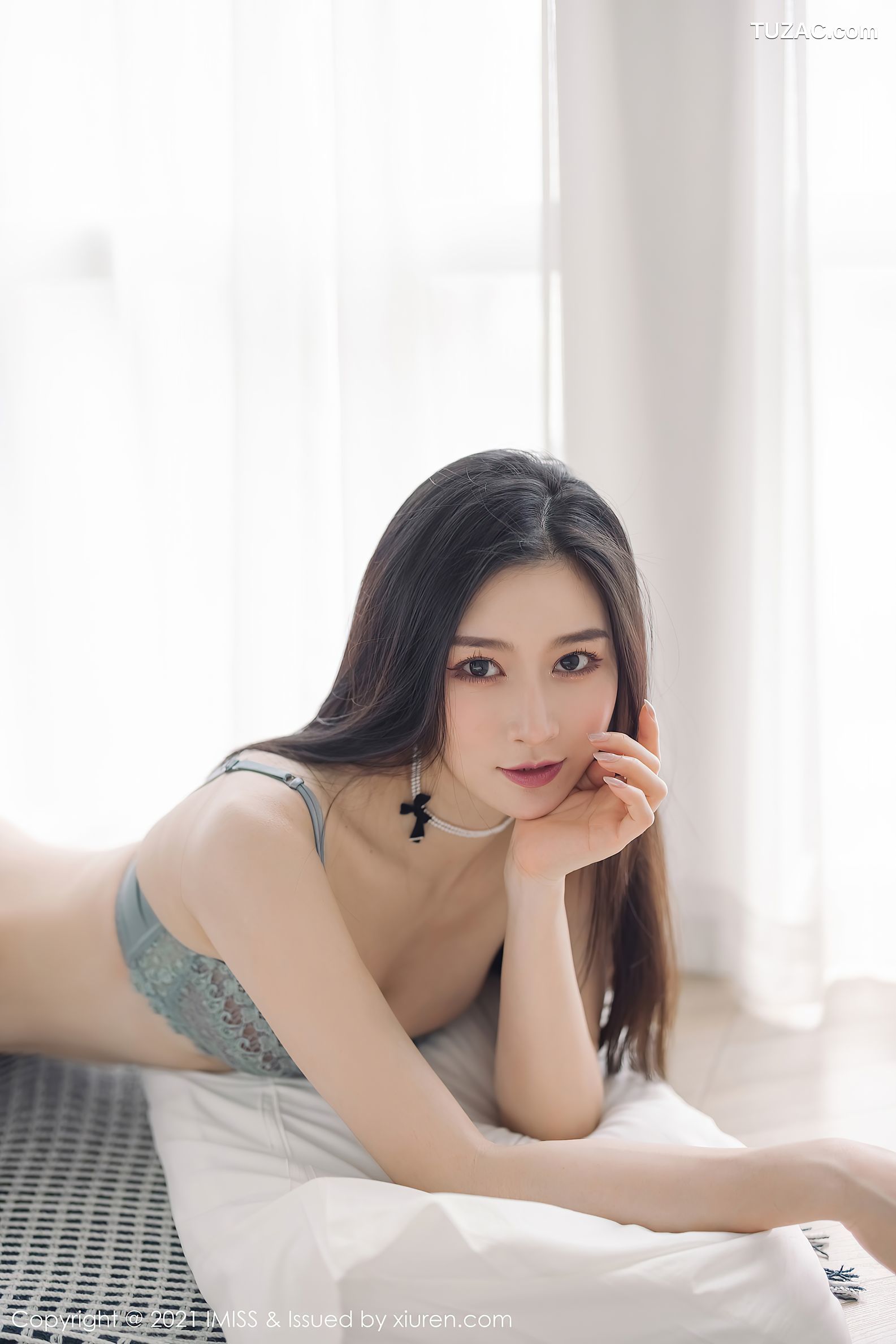 IMiss爱蜜社-569-Vanessa-时尚动人街拍-白色薄透吊带蕾丝内衣-2021.03.26