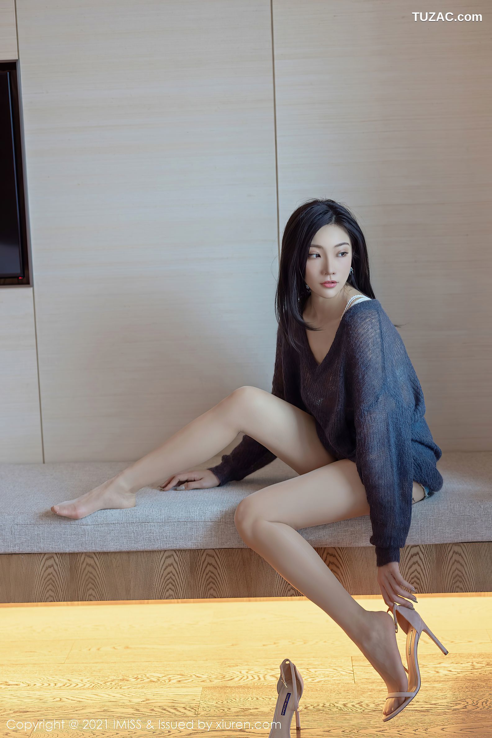 IMiss爱蜜社-571-小狐狸Kathryn-时尚牛仔裤街拍-白色蕾丝内衣-2021.04.01