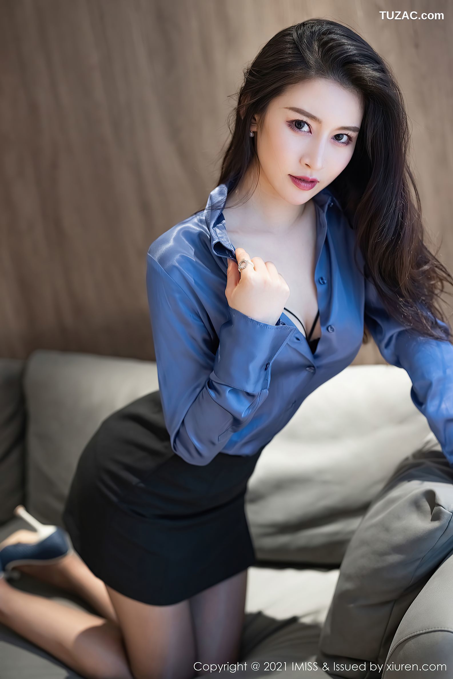 IMiss爱蜜社-604-Vanessa-职场OL蓝衬衫黑短裙黑蕾丝内衣-2021.06.18