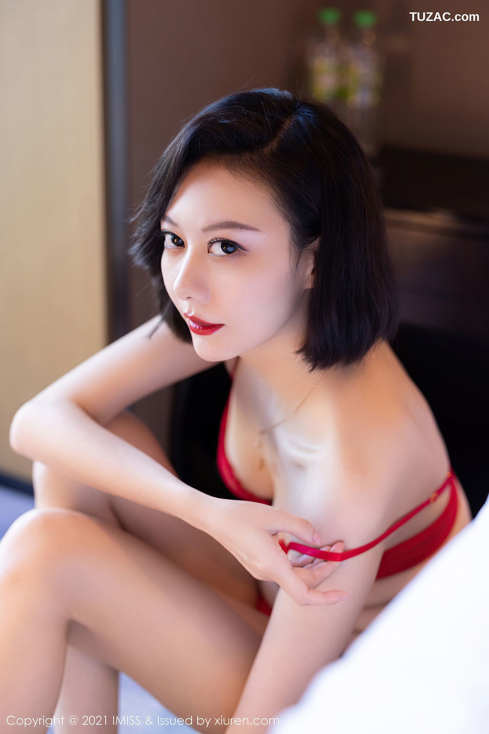 IMiss爱蜜社-612-艺轩-猩红镂空内衣黑皮裙黑丝-2021.07.09