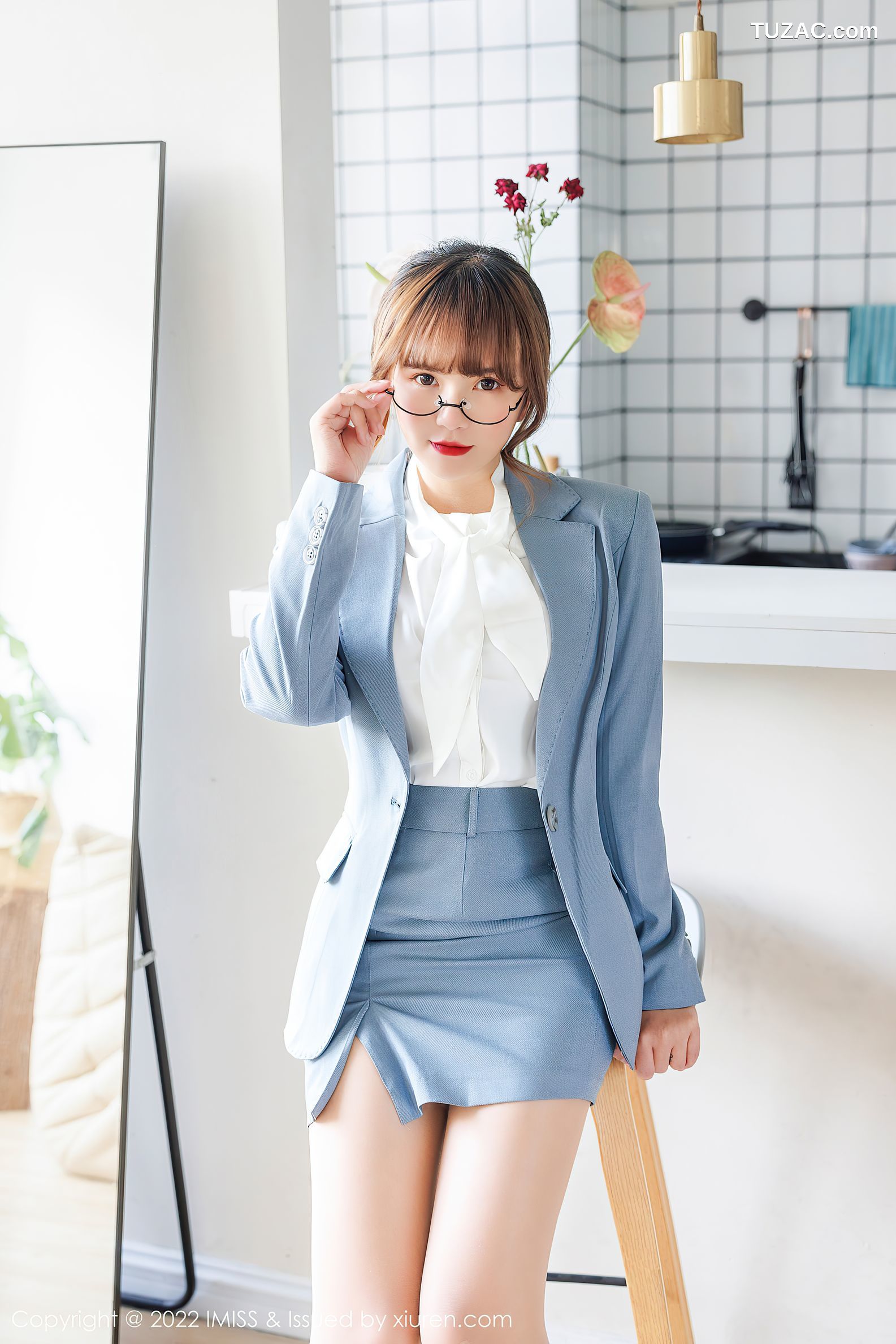 IMiss爱蜜社-658-张思允-浅蓝灰职业裙装白衬衫红蕾丝内衣肉丝-2022.01.28