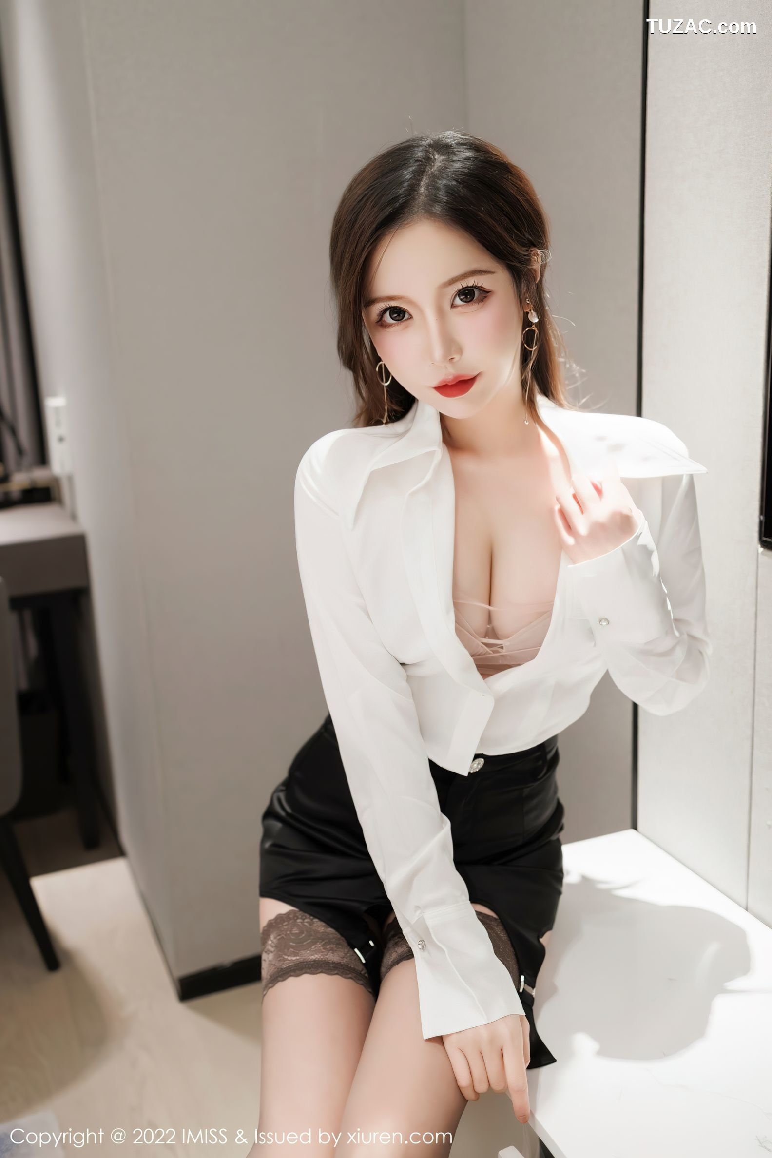 IMiss爱蜜社-661-Lindalinda-白衬衫黑短裙蕾丝袜-2022.02.09