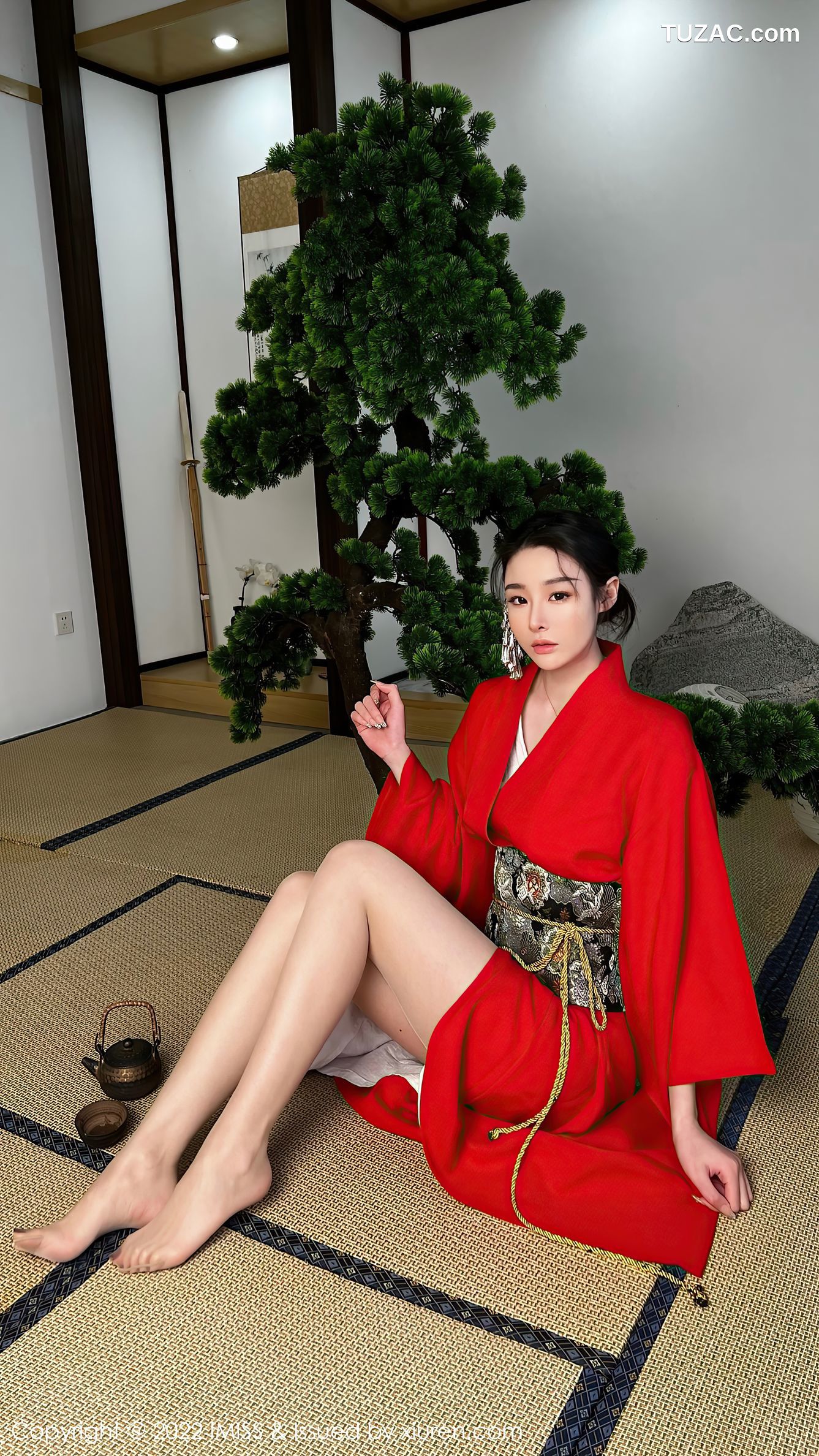 IMiss爱蜜社-669-逗逗Doudou-红色和服诱人原色丝袜-2022.03.08