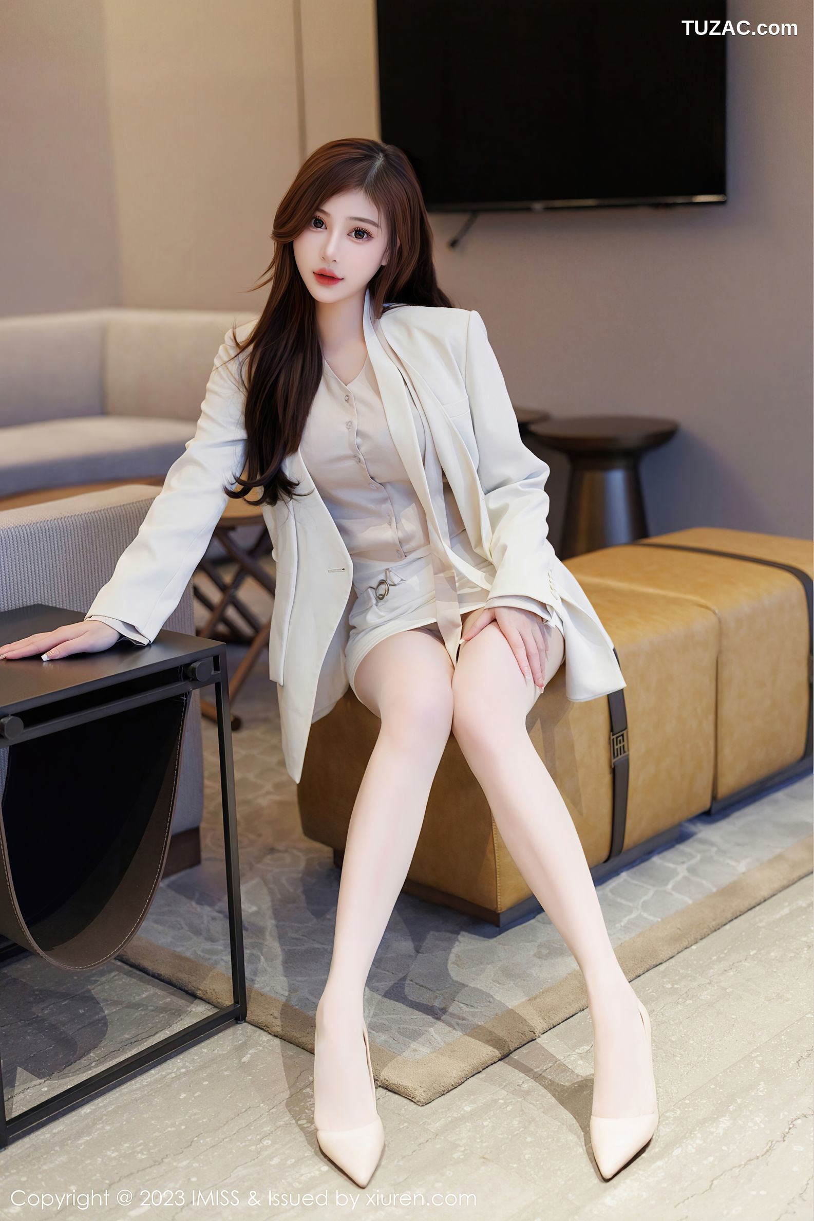 IMiss爱蜜社-732-Lavinia肉肉-米色OL职业装浅灰蕾丝内衣-2023.04.24