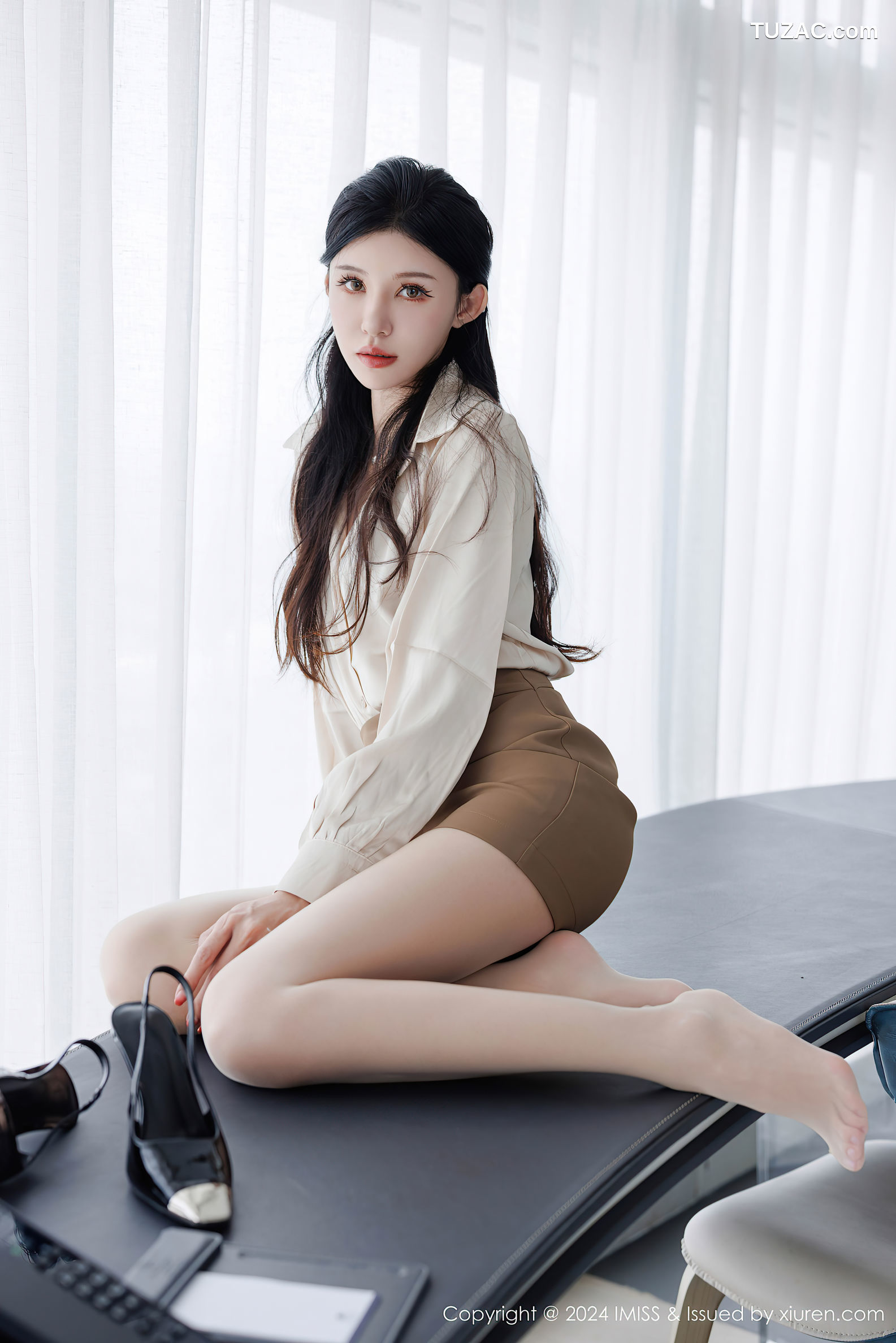 IMiss爱蜜社-767-泥鳅鳅-白衬衫褐色短裙黑蕾丝内衣-2024.03.07