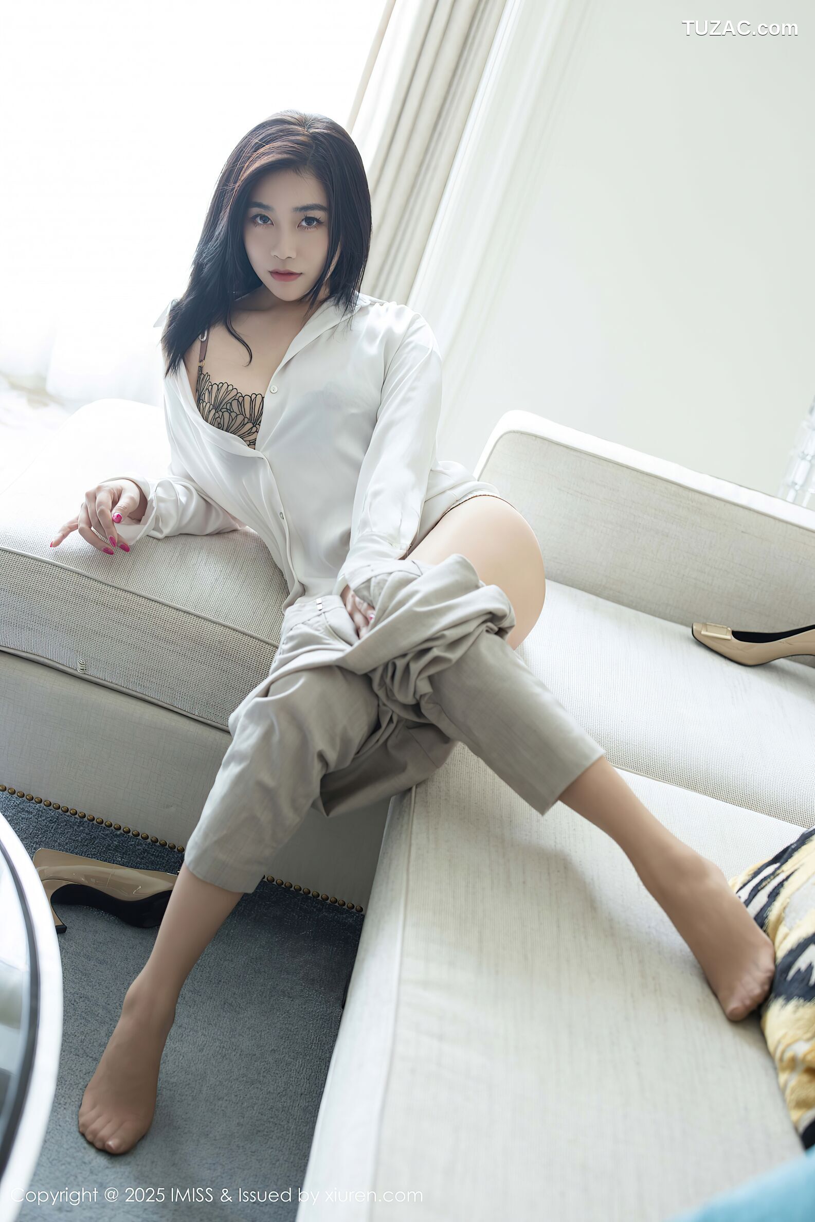 IMiss爱蜜社-800-许诺Sabrina-OL白衬衫浅灰长裤褐色内衣-2025.08.27
