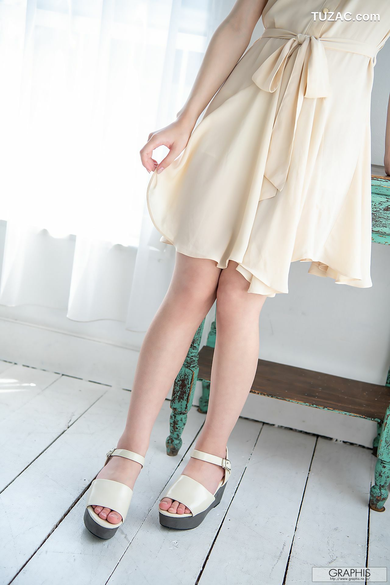 Graphis_ First Gravure 初脱ぎ娘 No.169 槙いずな(槙泉奈) 写真集[62P]