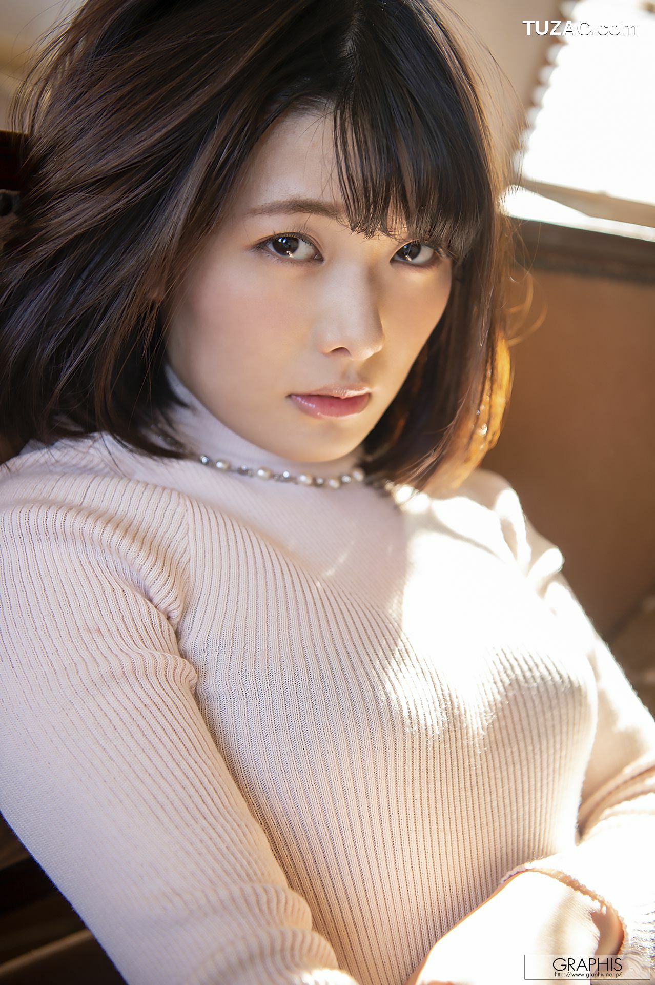 Graphis_Hinata Koizumi 小泉ひなた(小泉日向) First Gravure 写真集[72P]