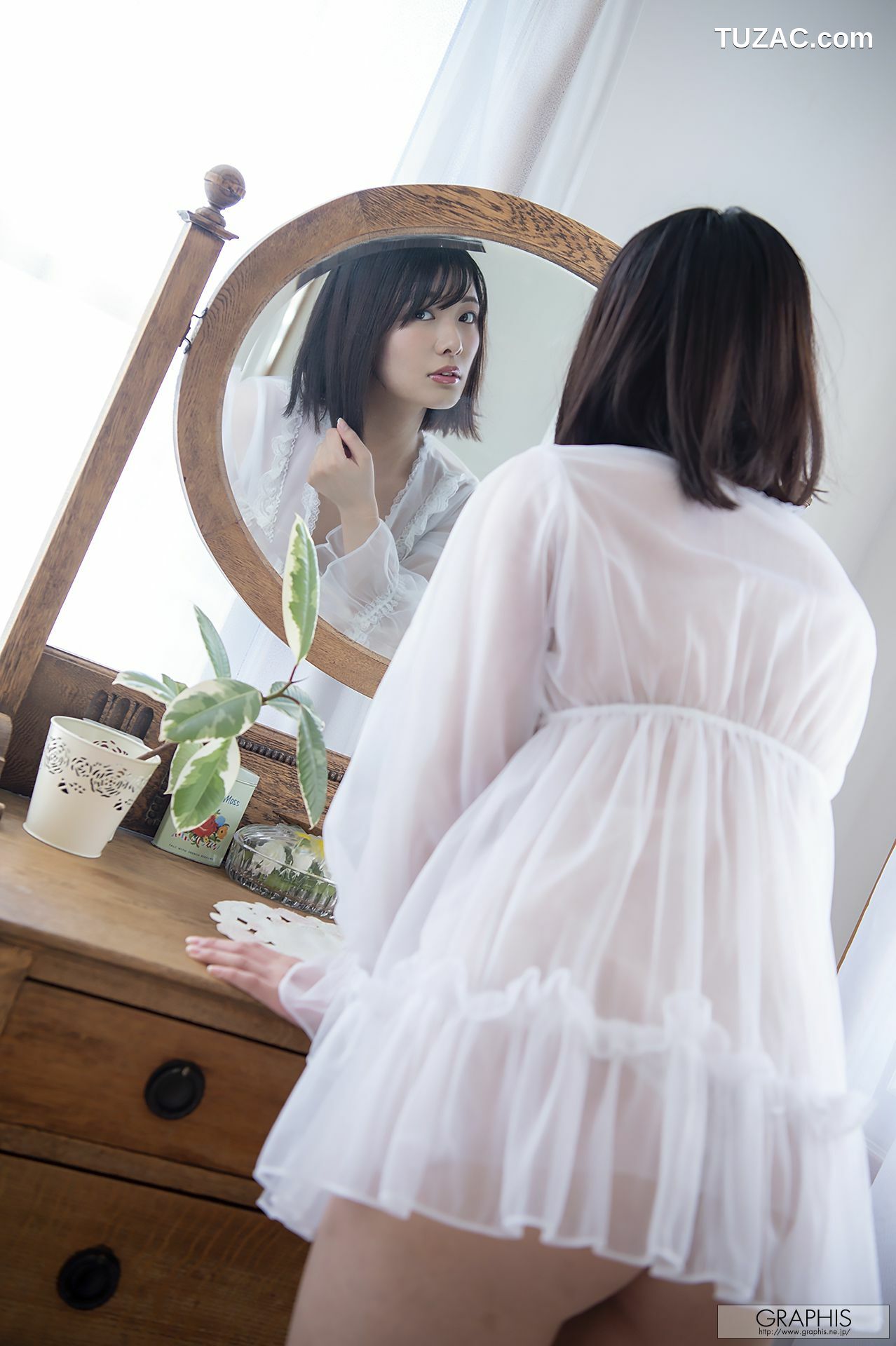 Graphis_Hinata Koizumi 小泉ひなた(小泉日向) First Gravure 写真集[72P]