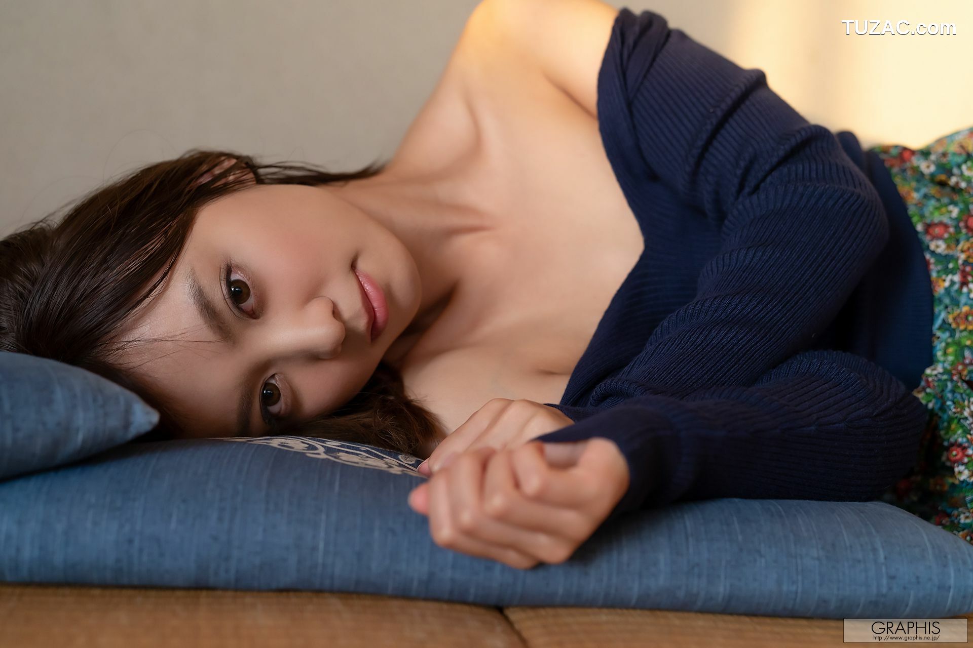 Graphis_もなみ鈴(萌波铃) Suzu Monami First Gravure 初脱ぎ娘 No.167 写真集[62P]