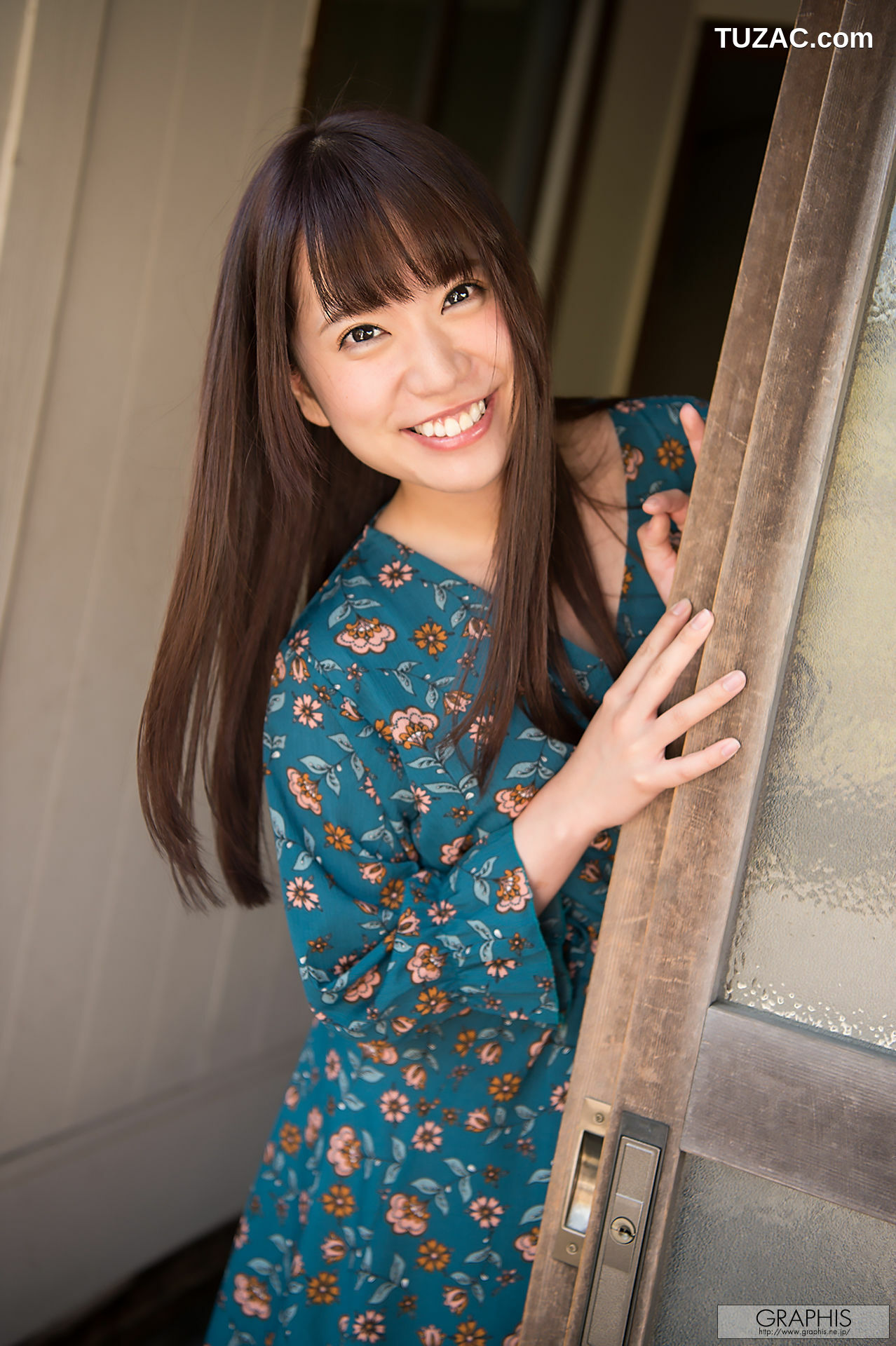 Graphis_初美りん/初美铃《Look at me!》 Gals 写真集[62P]