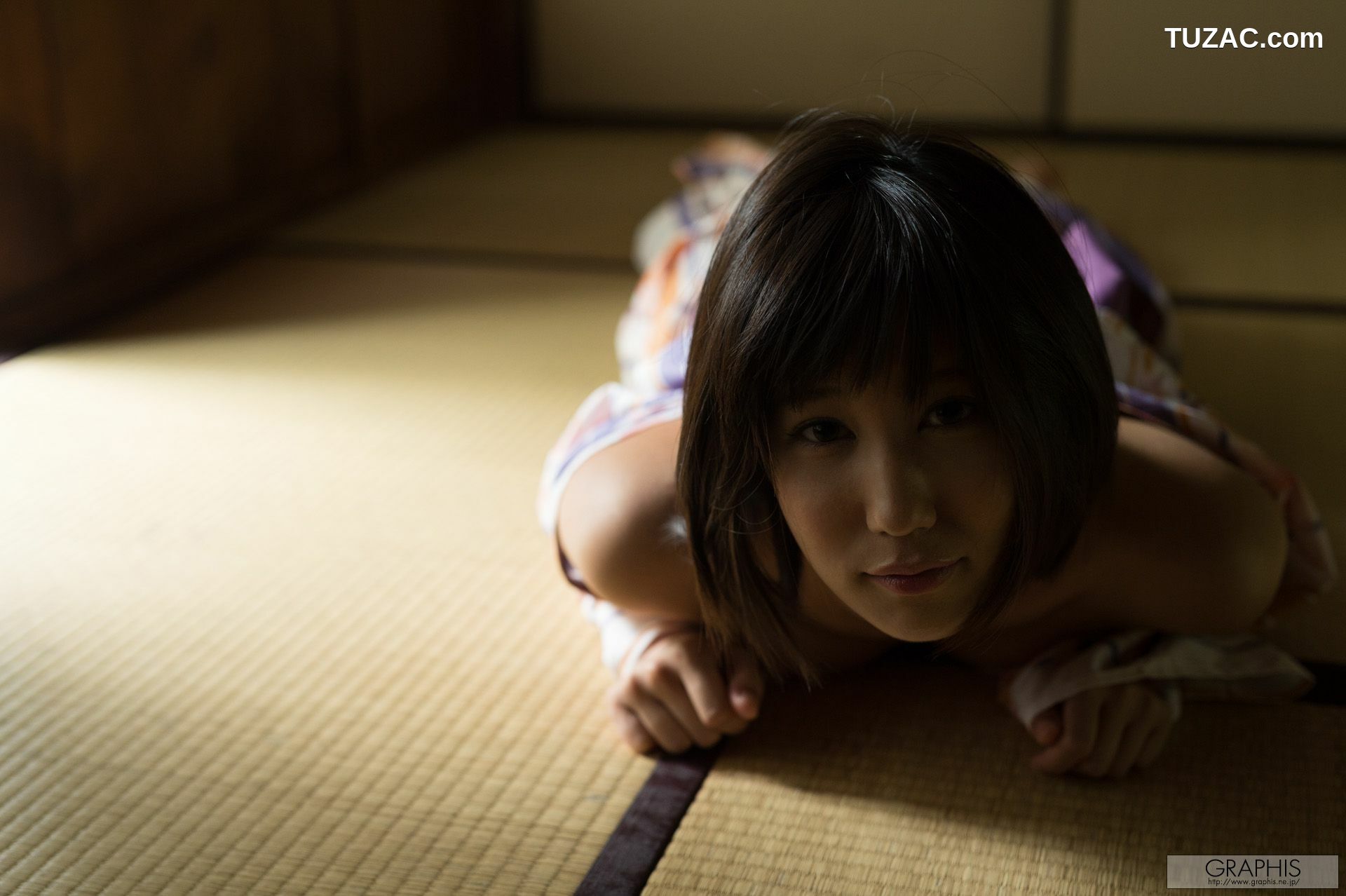Graphis_湊莉久《Carbonated》 Gals 写真集[41P]