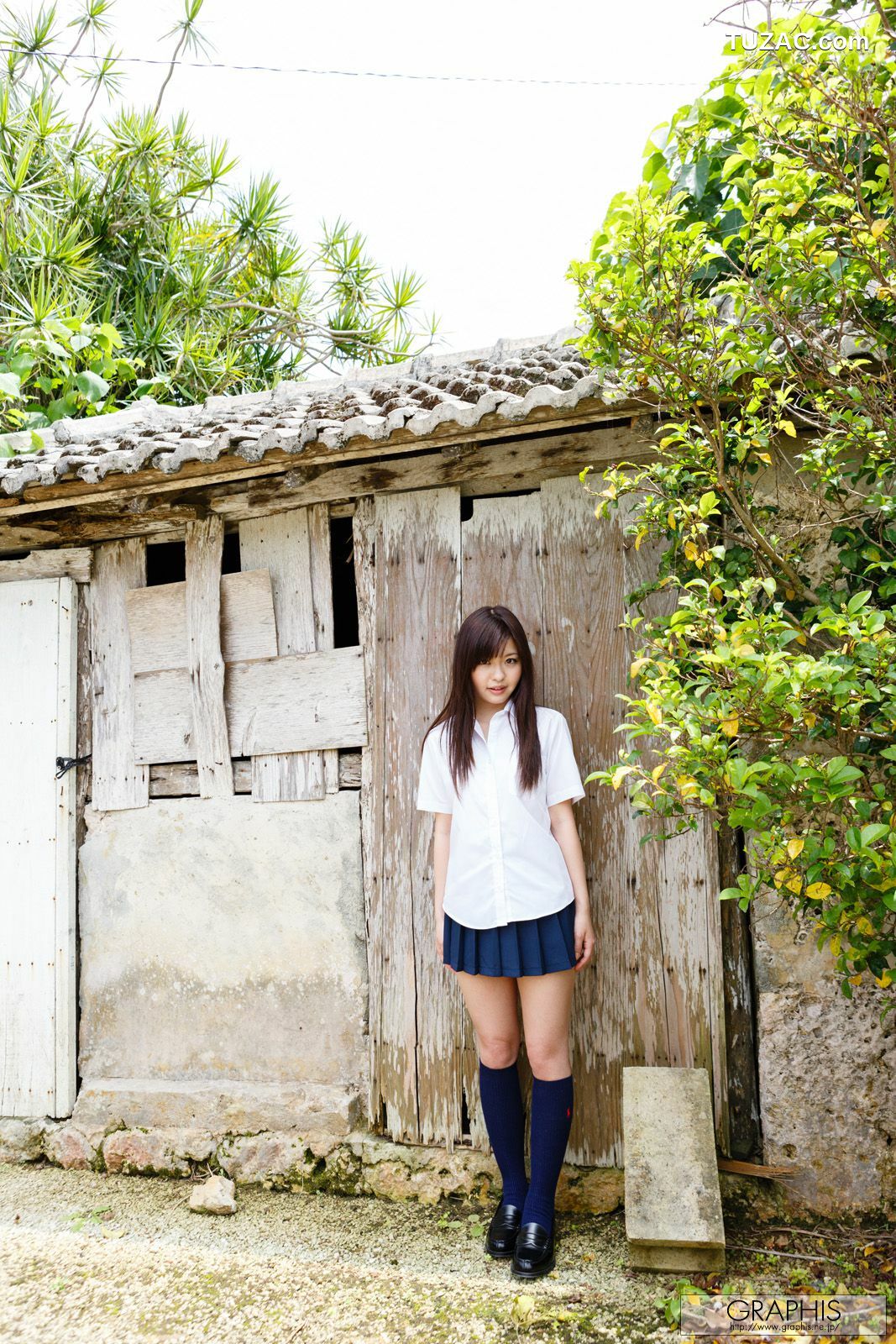 Graphis_葉山めい/叶山芽衣 First Gravure 初脱ぎ娘 写真集[37P]