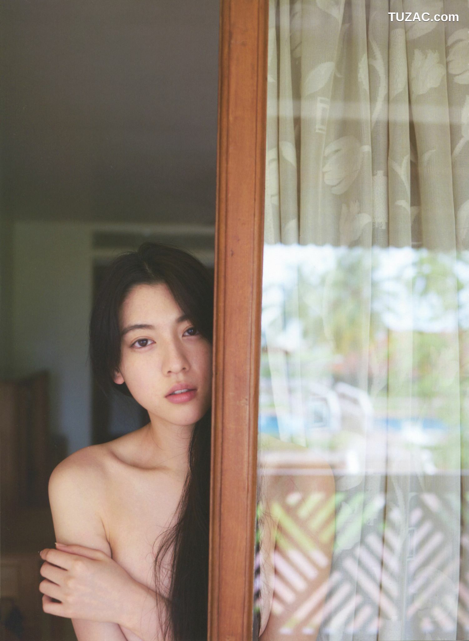 PB写真集_Ayaka Miyoshi 三吉彩花 《わたし》[135P]