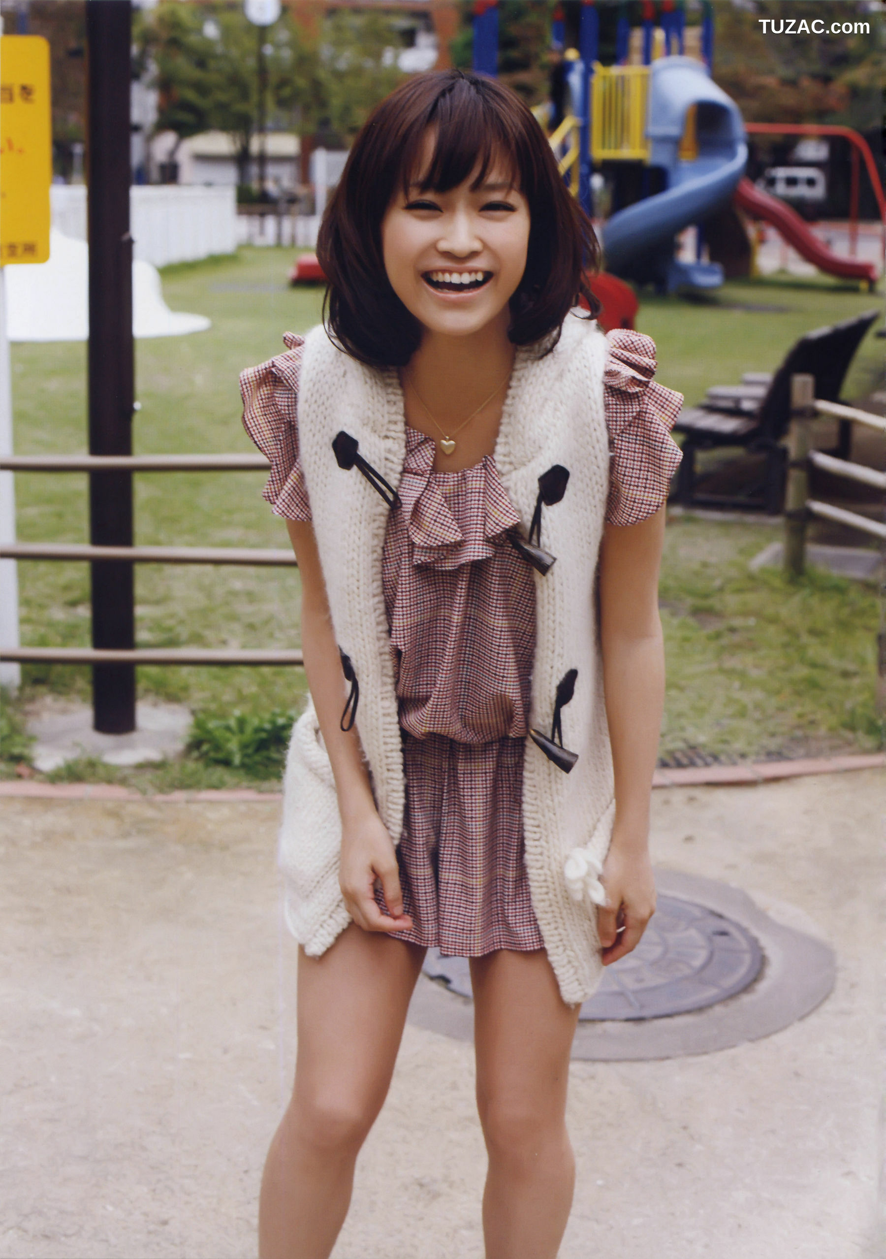 PB写真集_亀井絵里《Thanks》 写真集[65P]