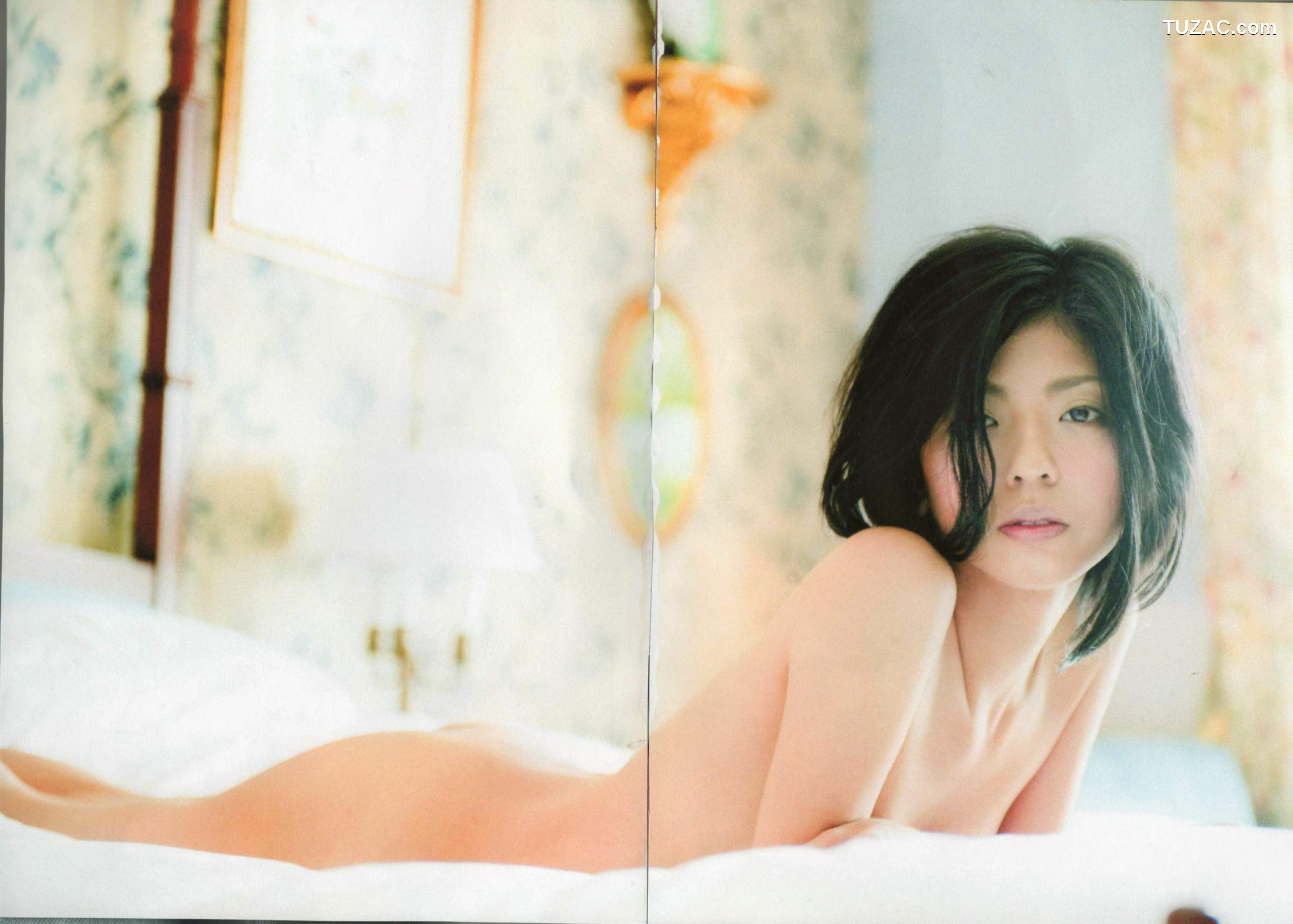 PB写真集_宮地真緒 《Decada》 写真集[99P]