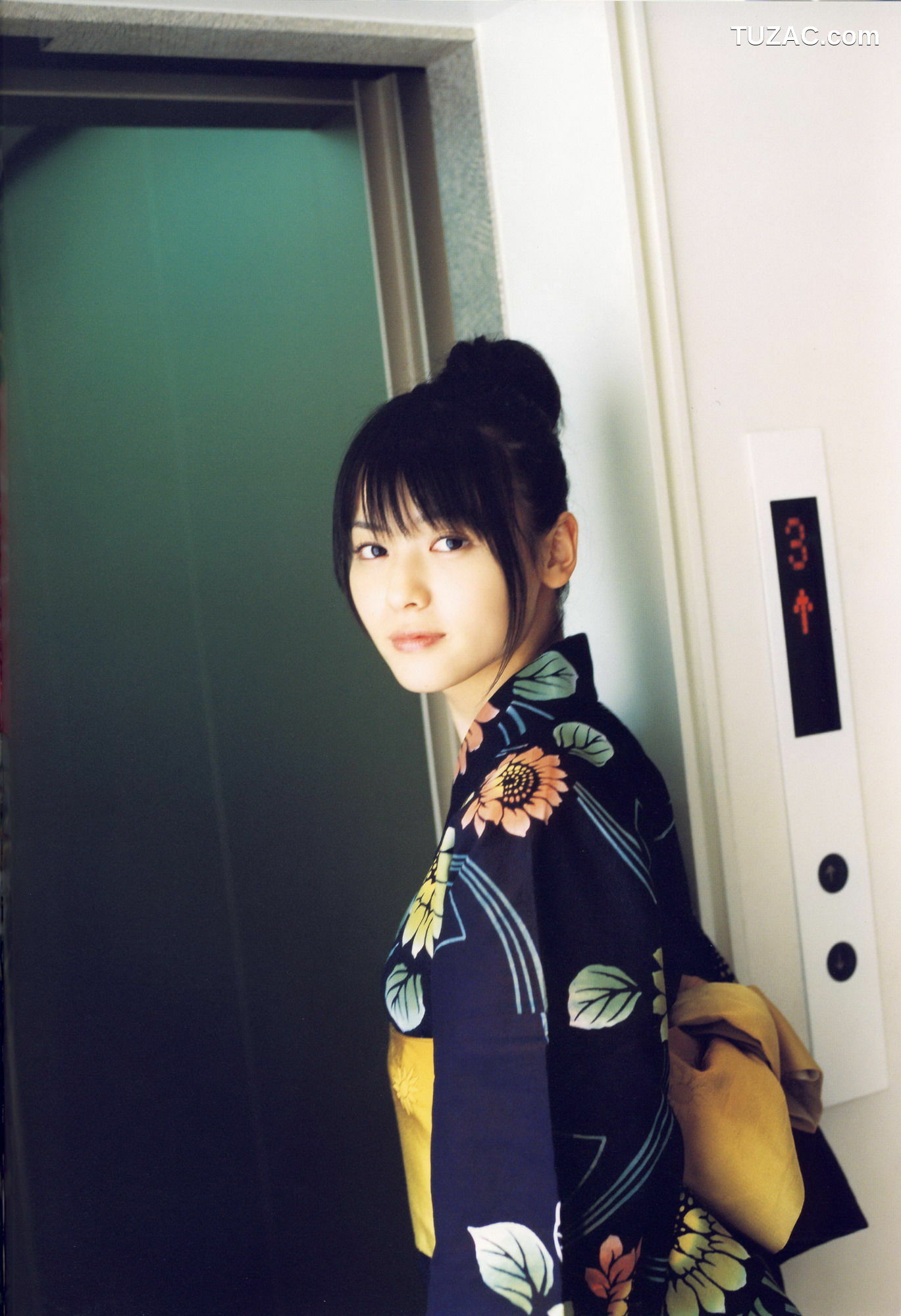 PB写真集_矢島舞美《舞美》 写真集[87P]