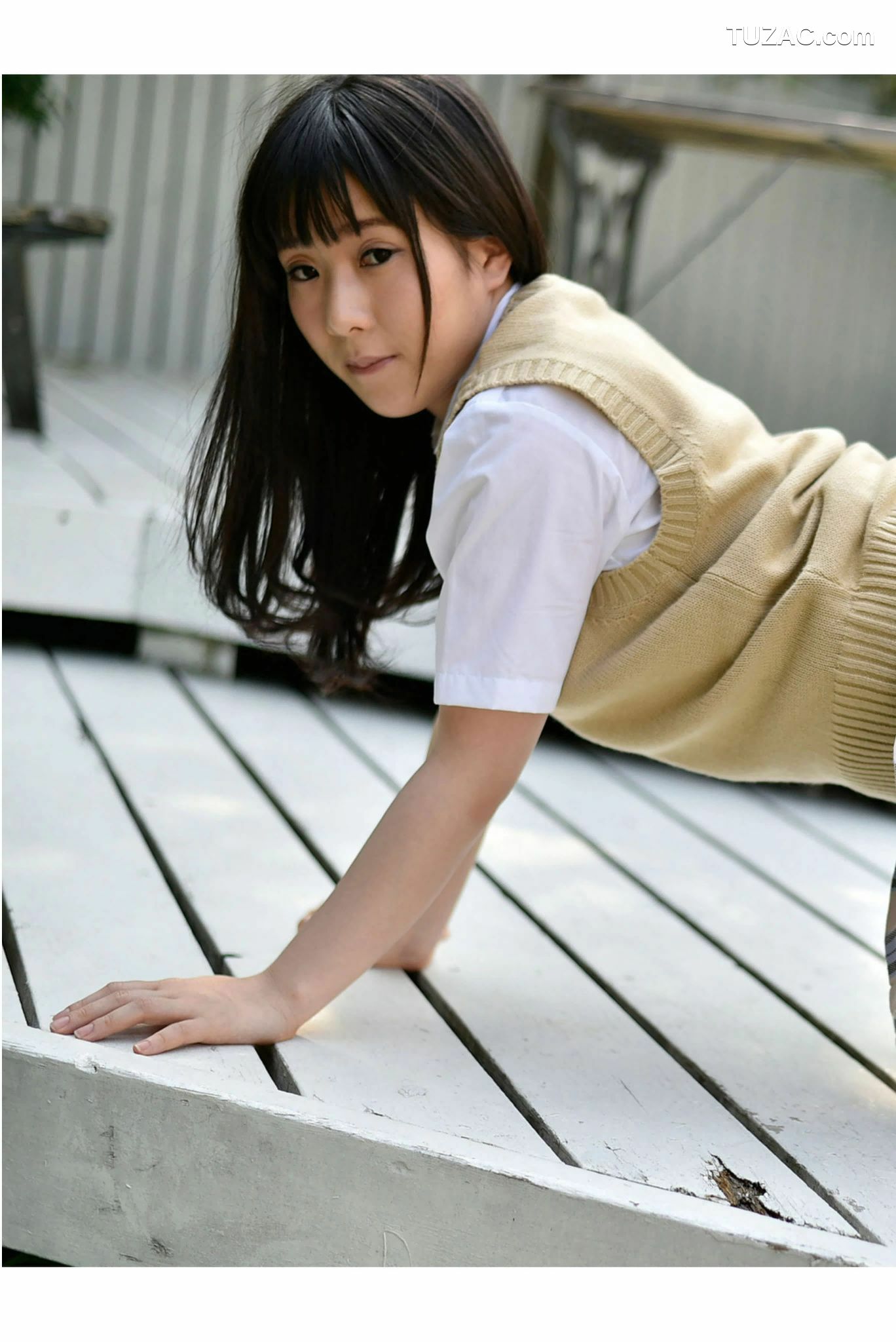 PB写真集_雨宮留菜 《女子校生 萌える絶対領域》 [100P]