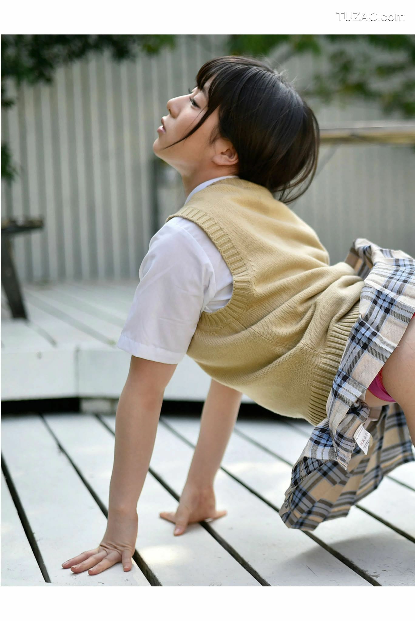 PB写真集_雨宮留菜 《女子校生 萌える絶対領域》 [100P]