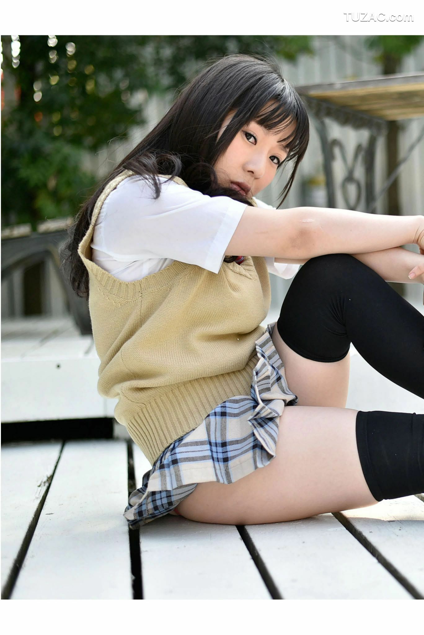 PB写真集_雨宮留菜 《女子校生 萌える絶対領域》 [100P]