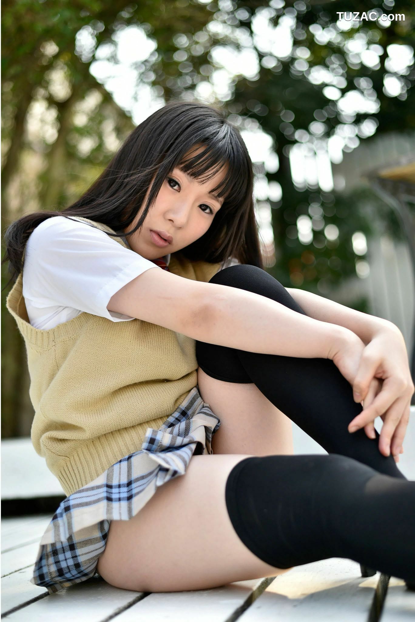 PB写真集_雨宮留菜 《女子校生 萌える絶対領域》 [100P]
