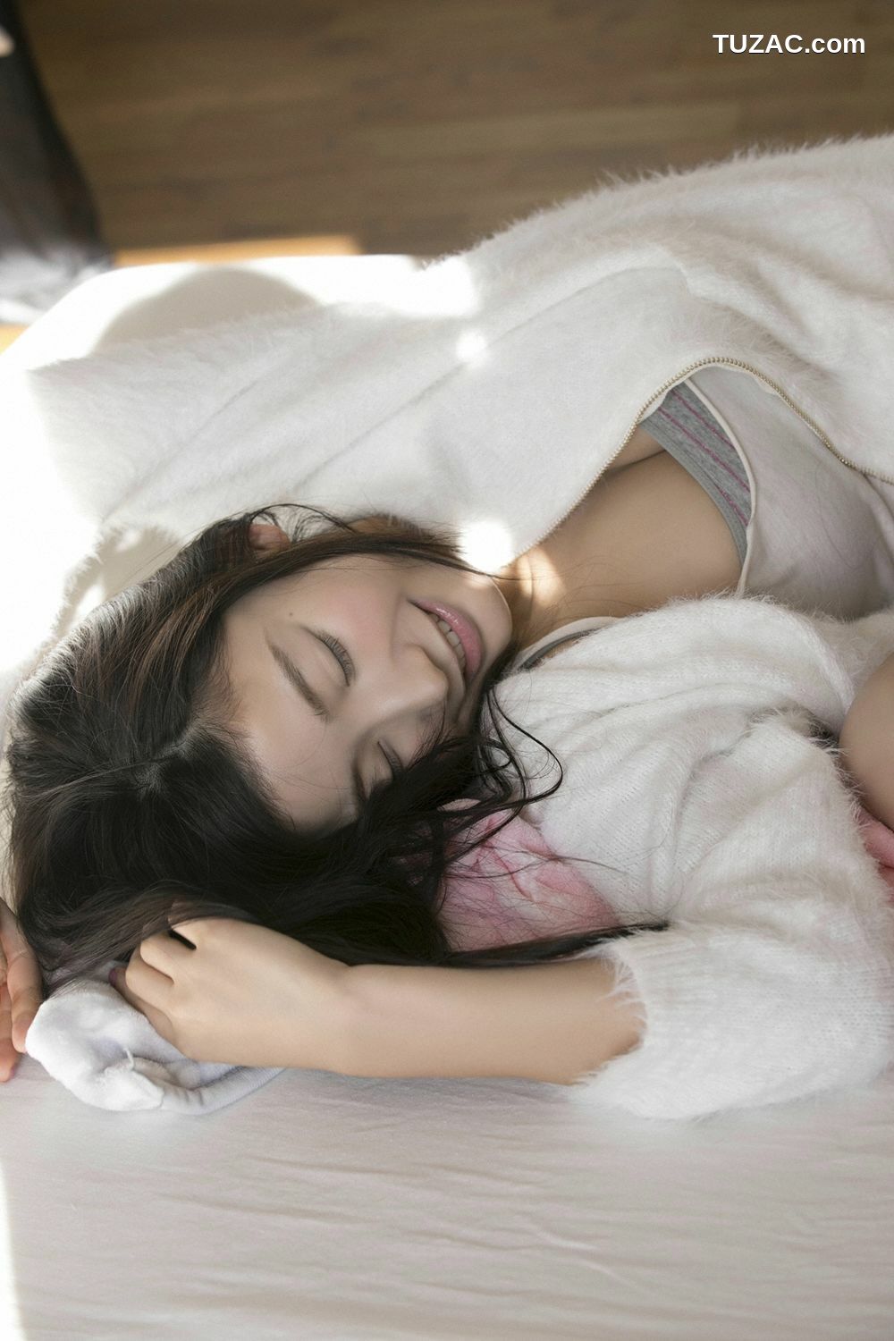 YS Web_小倉優香《女神降臨》 Vol.811 写真集[100P]