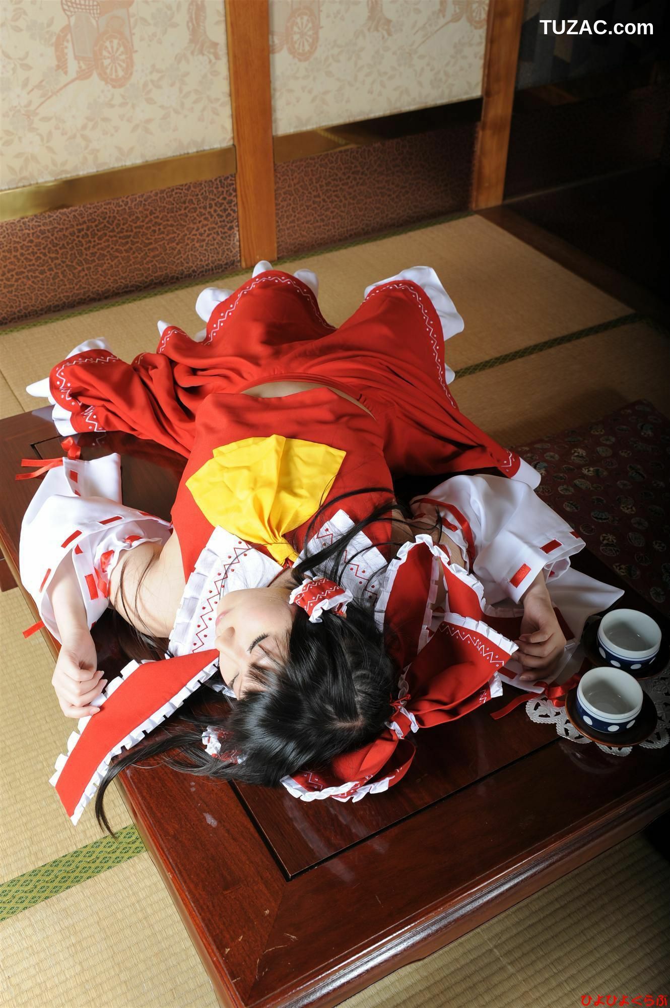 日本CosPlay_丹雫ひよ《東方Project》博麗霊夢  写真集[100P]