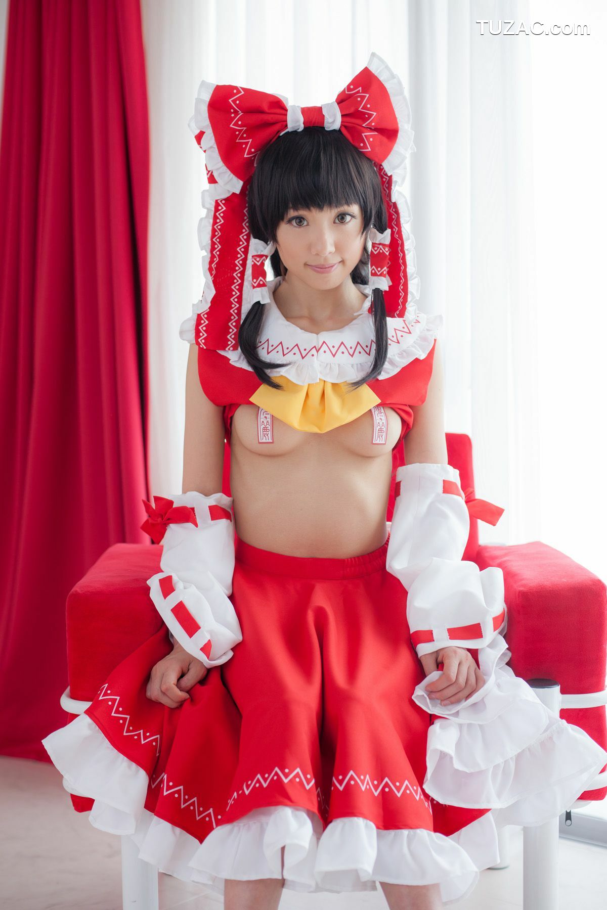 日本CosPlay_早乙女らぶ《東方Project》Hakurei Reimu(博麗霊夢) 写真集[69P]