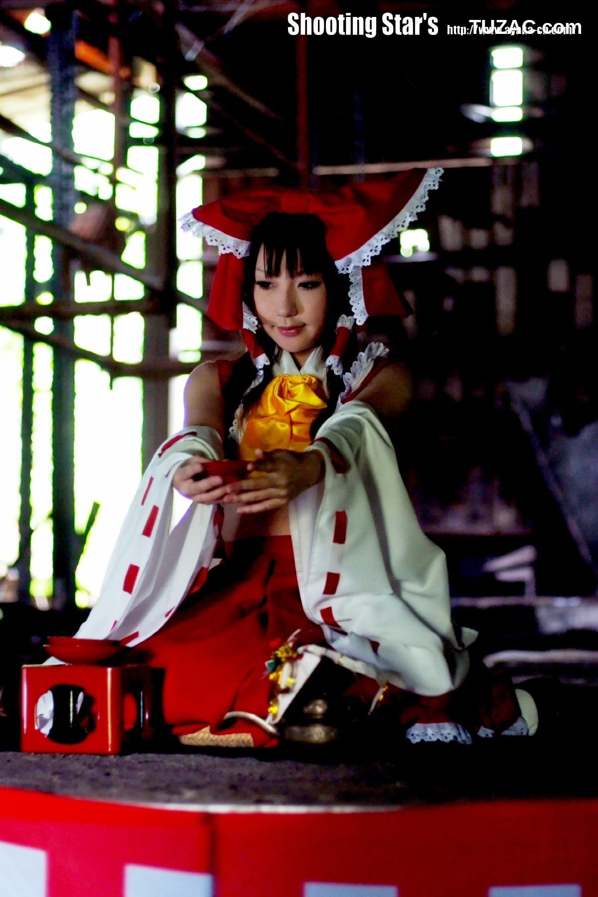 日本CosPlay_绫香 (Saku サク) 《東方Project》博麗霊夢 Reimu Hakurei 写真集