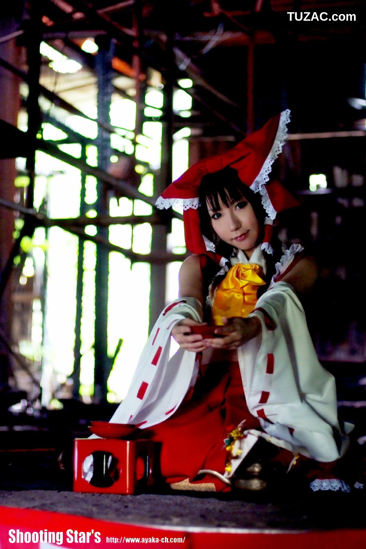 日本CosPlay_绫香 (Saku サク) 《東方Project》博麗霊夢 Reimu Hakurei 写真集