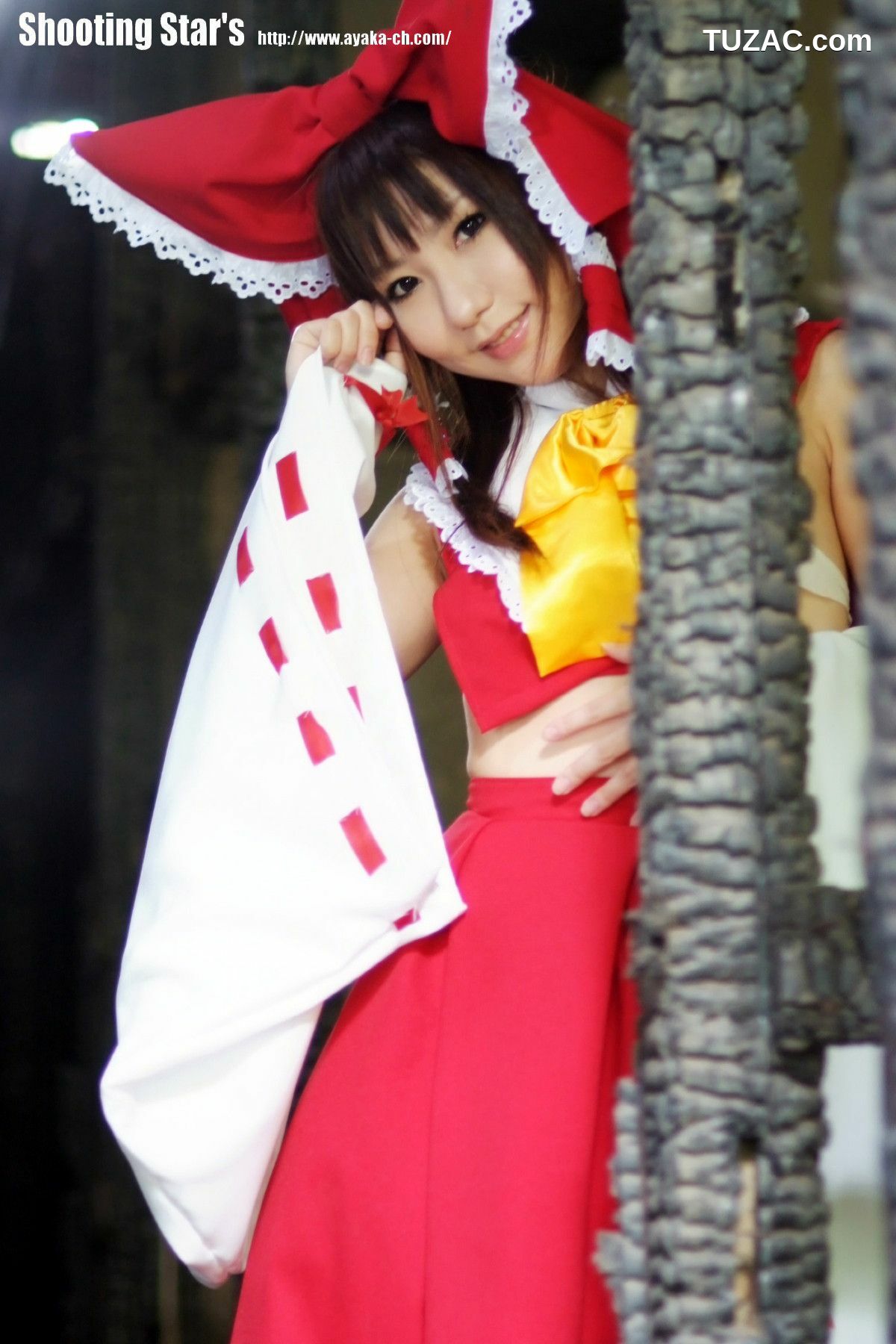 日本CosPlay_绫香 (Saku サク) 《東方Project》博麗霊夢 Reimu Hakurei 写真集