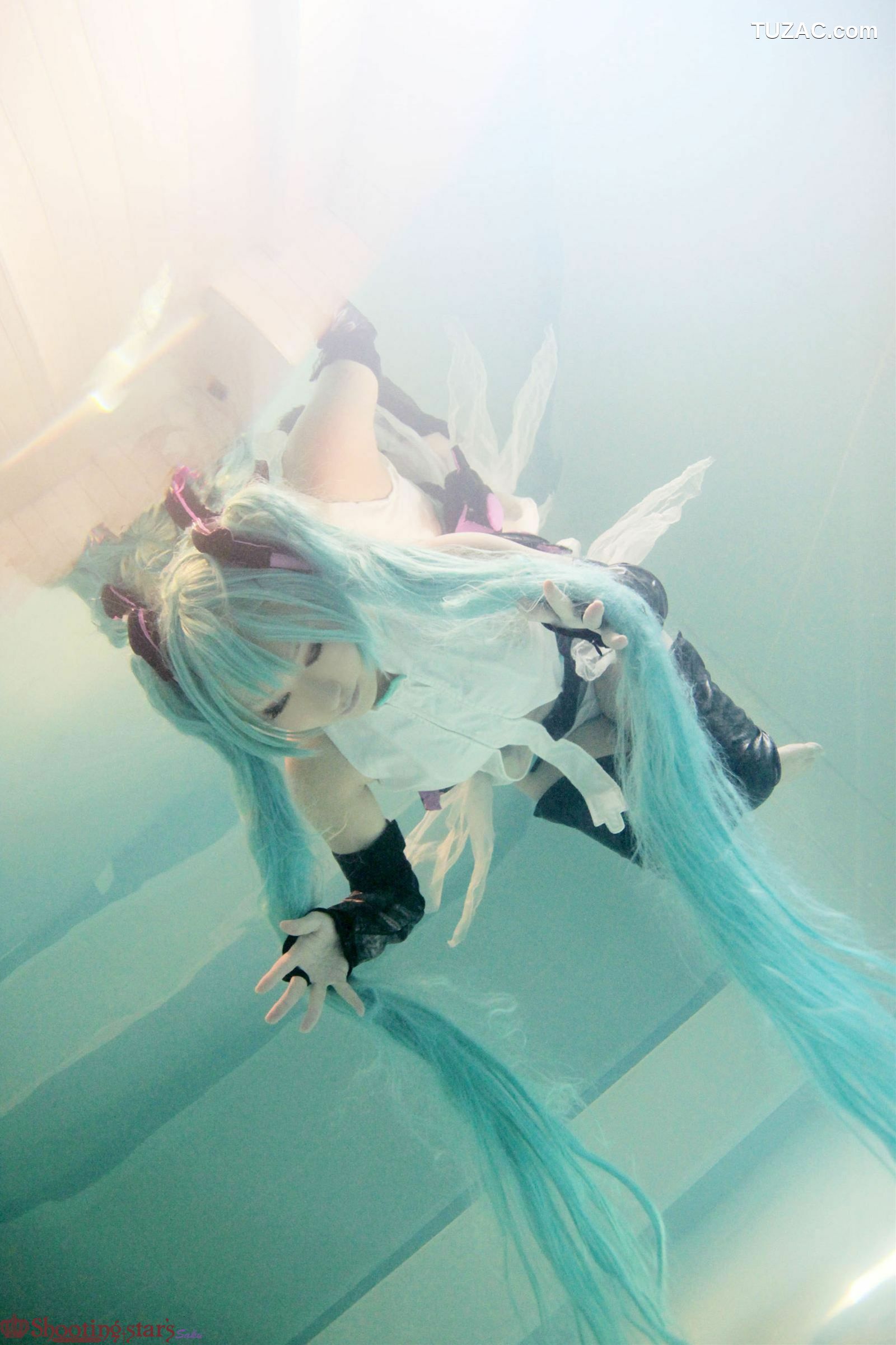 日本CosPlay_绫香 (サク) 《VOCALOID》初音ミク+鏡音リン 写真集[100P]