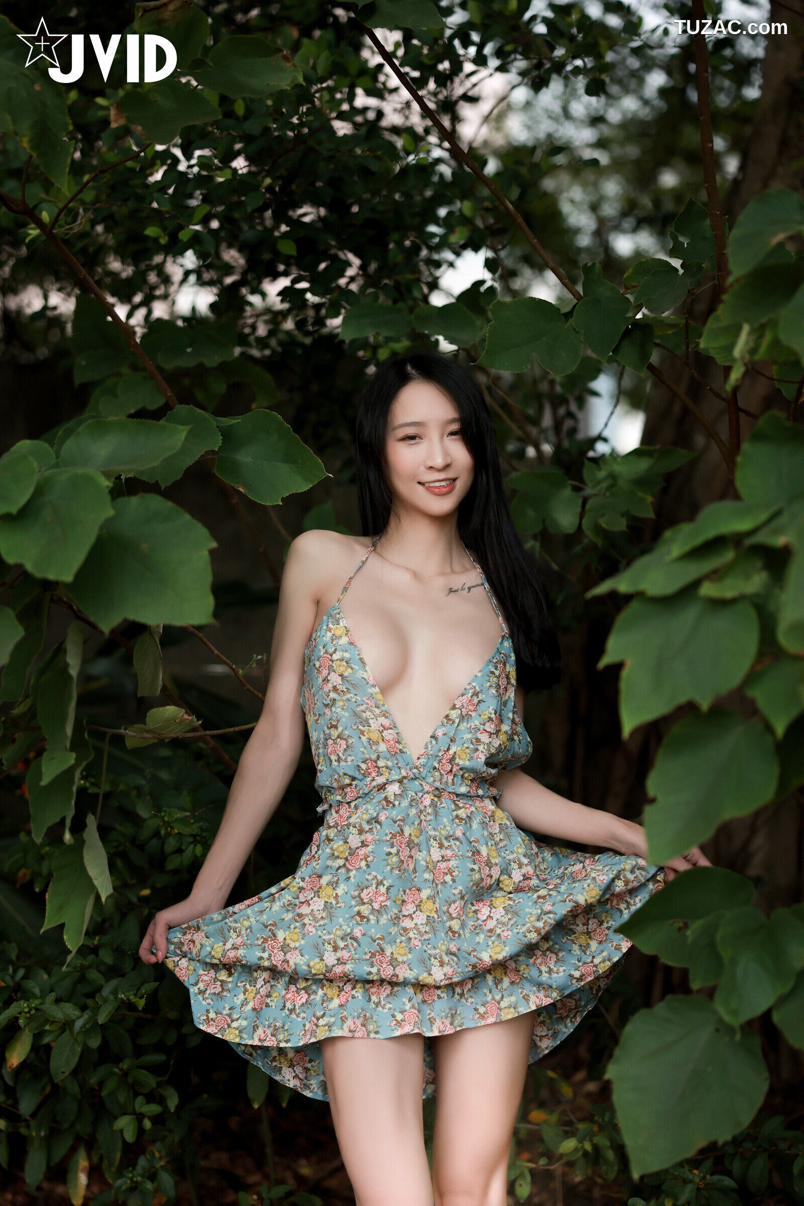JVID-Sunny-戶外全裸-空靈美少女-野外全裸初驗-完全不害羞玩開了