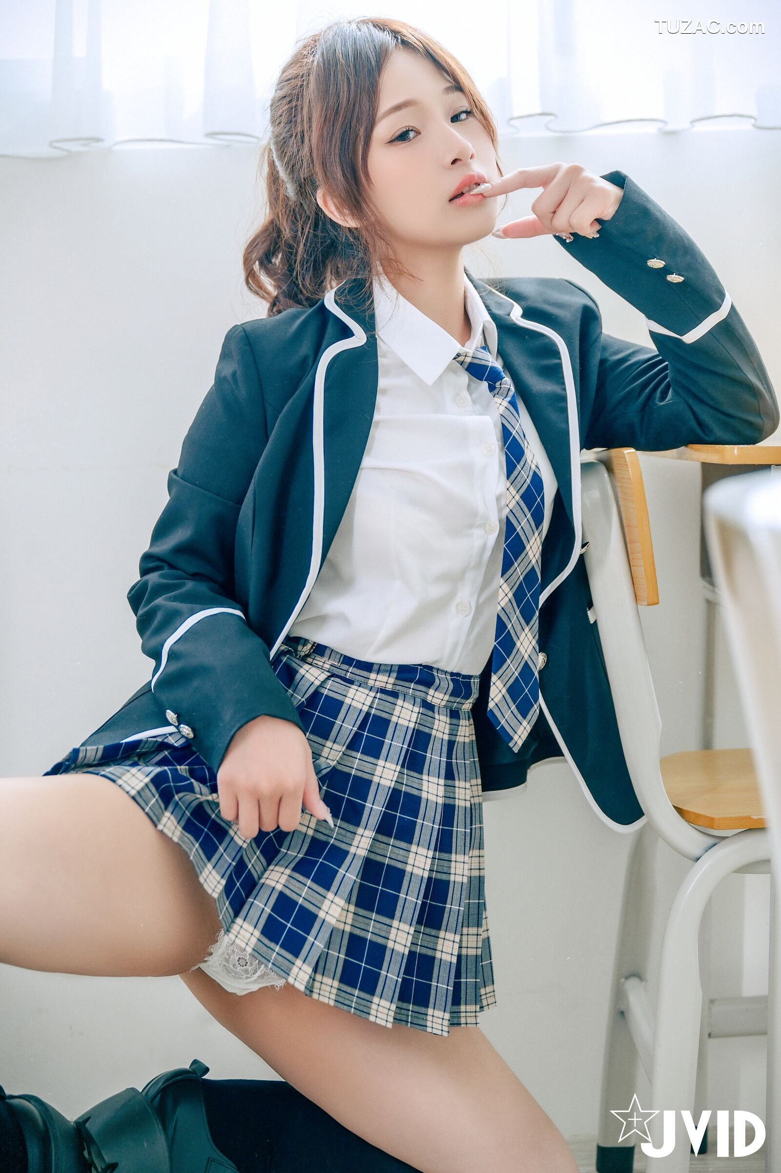 JVID-婕咪-Juice-下课后在教室色色被老师发现