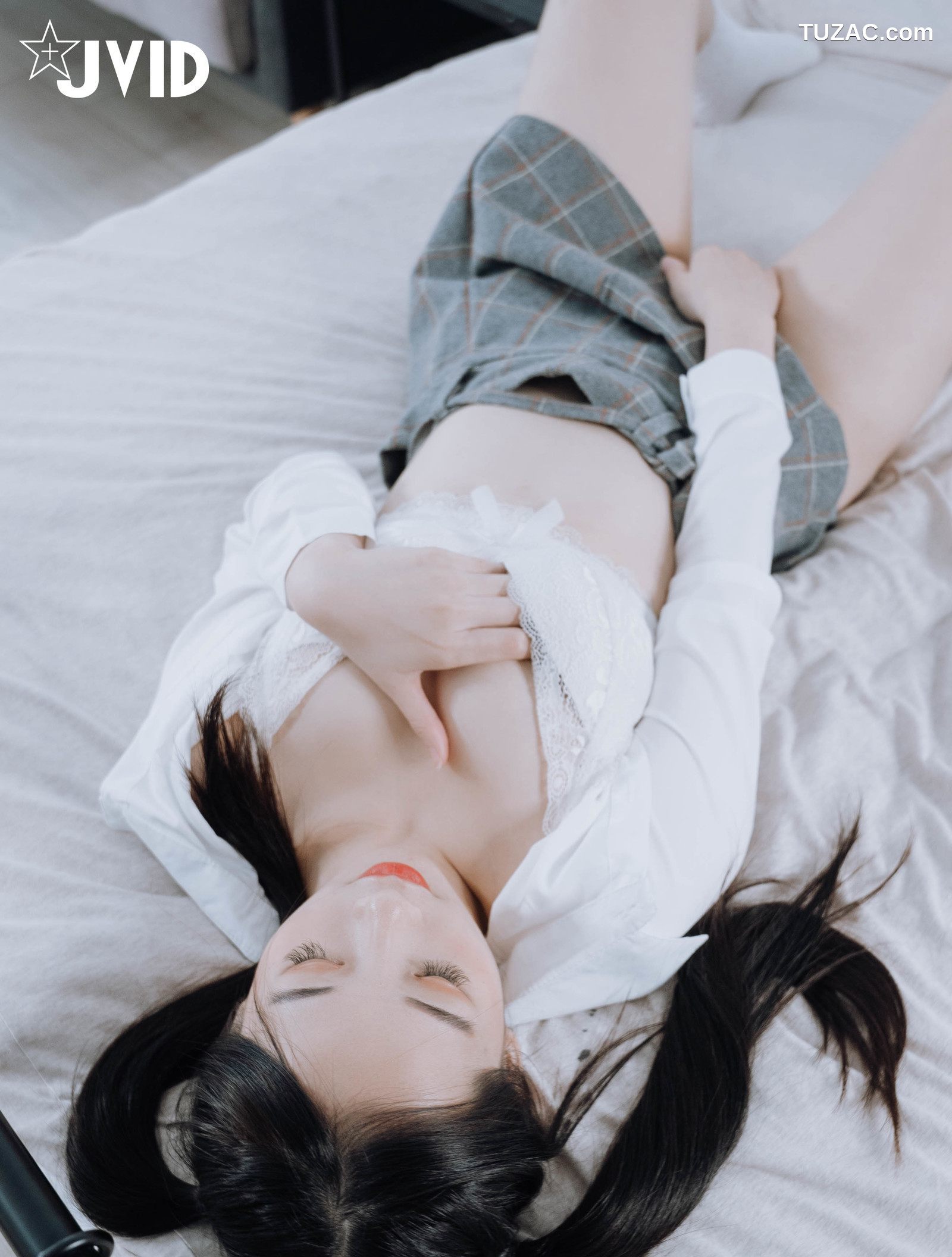 JVID-婕咪-Juice-双马尾制服女孩-男人的幻想
