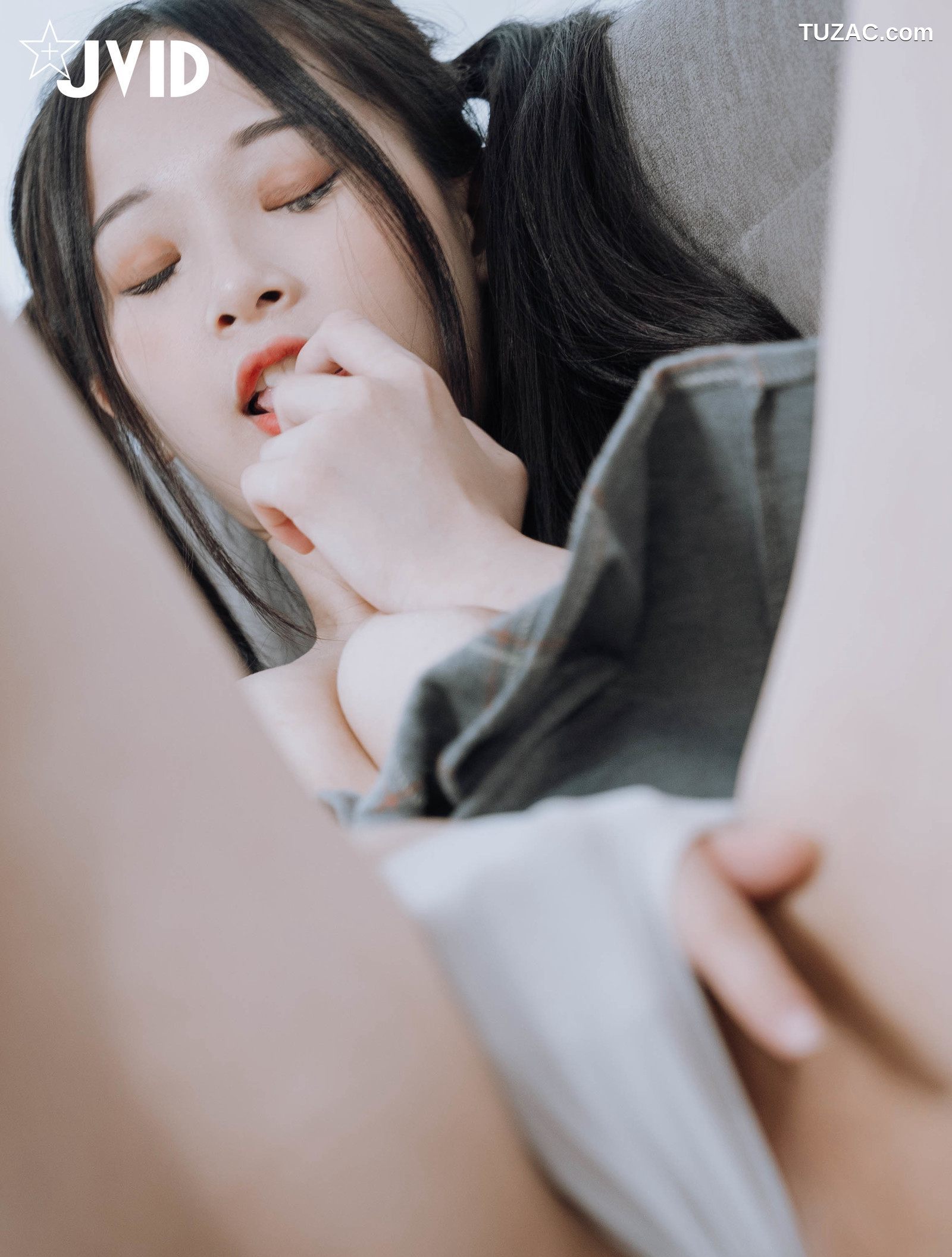 JVID-婕咪-Juice-双马尾制服女孩-男人的幻想