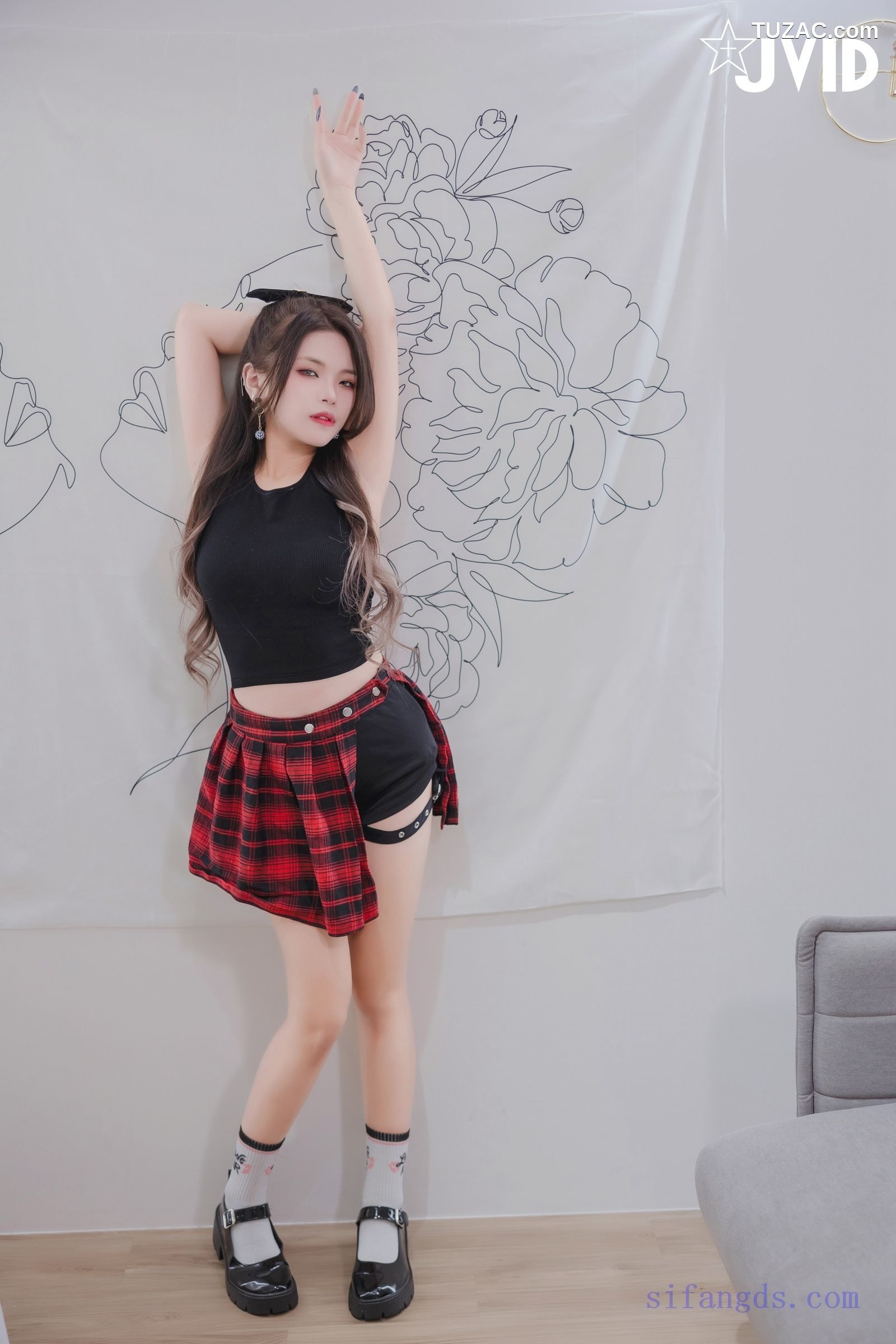 JVID-寶寶-房东女儿爱上大叔房客-32F天然水滴奶-相约见面脱光求爱